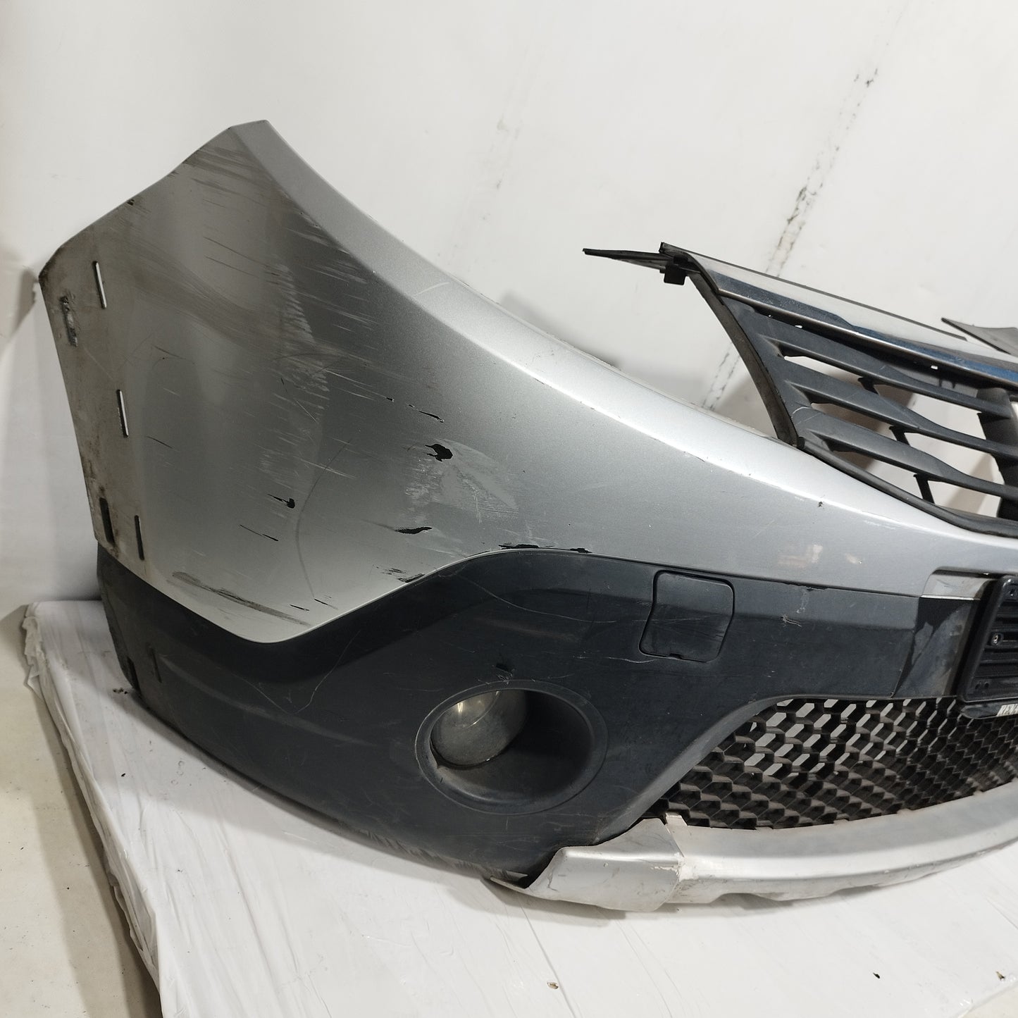 Paraurti anteriore grigio Dacia Sandero Stepway I 2009-2012 ecoAC15385