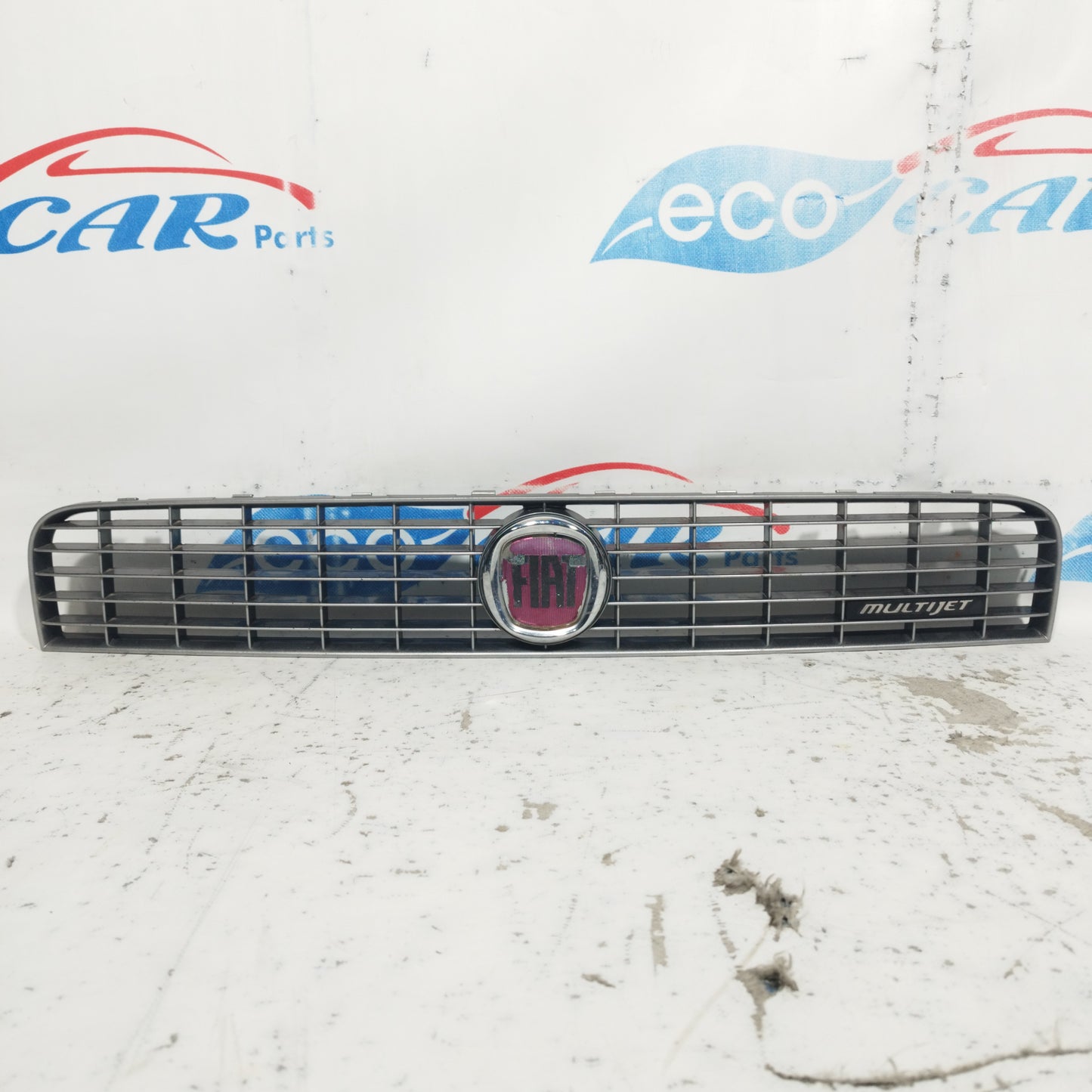 Zentraler Kühlergrillcode des Fiat Grande Punto 2008: 735335775 ecoAC8506