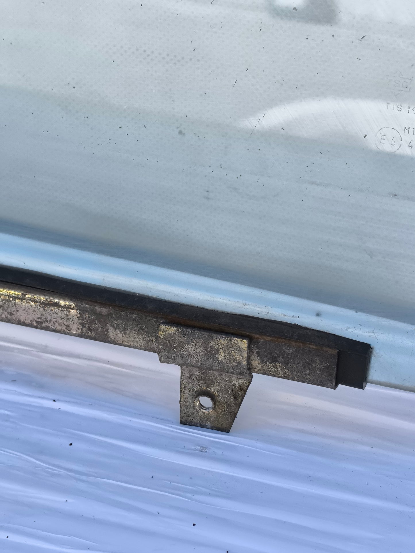 Vetro scendente anteriore sx Mitsubishi L200 anno 2003 ecoAG7363