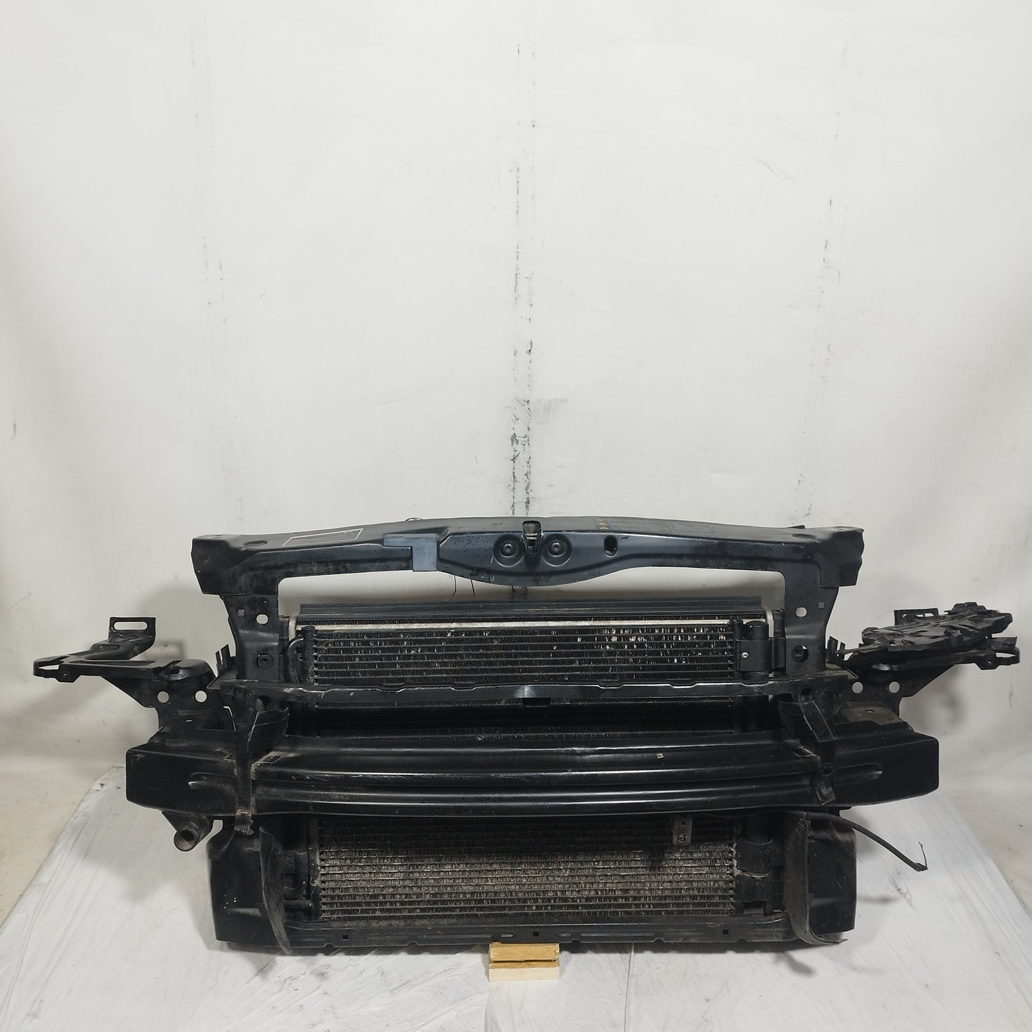 Kompletter Vorderrahmen mit Kühler, Ladeluftkühler und Klimaanlage für Skoda Octavia 2008 1.6 TDI ecoAC094