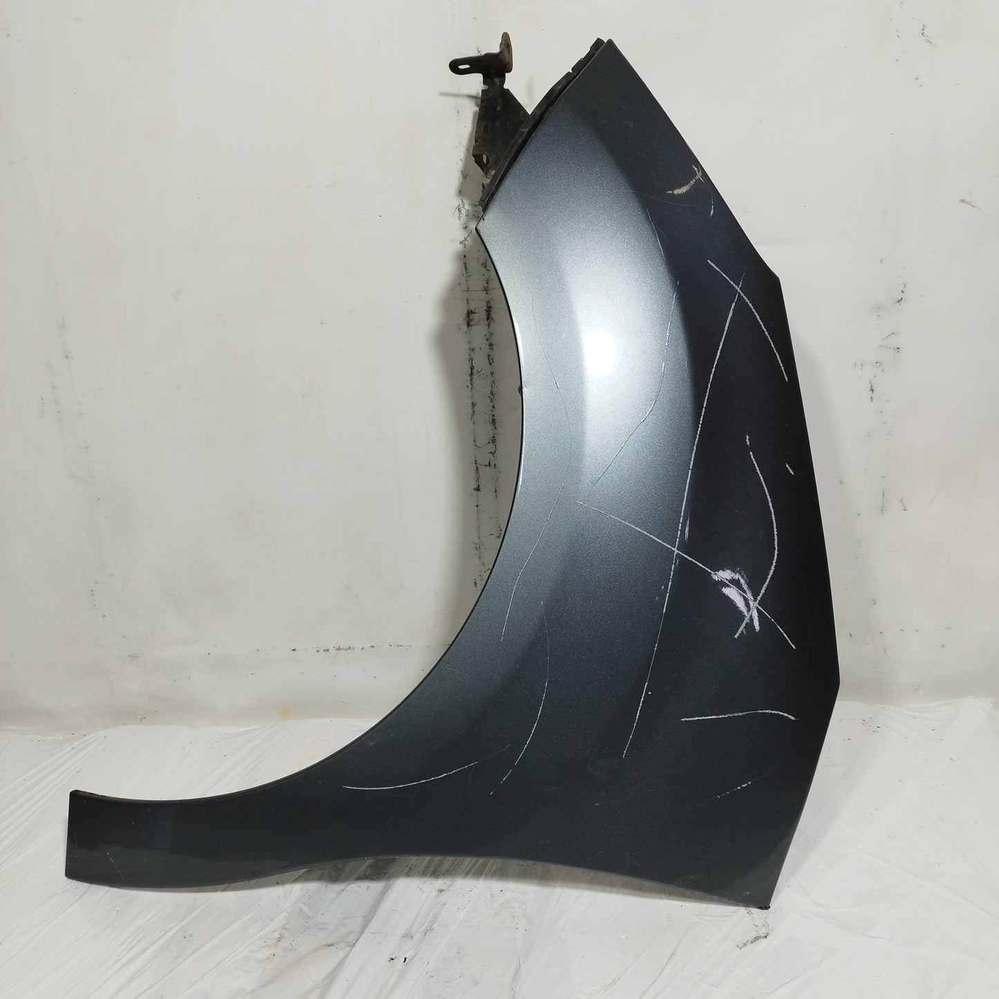 Parafango anteriore sx grigio scuro Citroen C3 2010 ecoAC14929