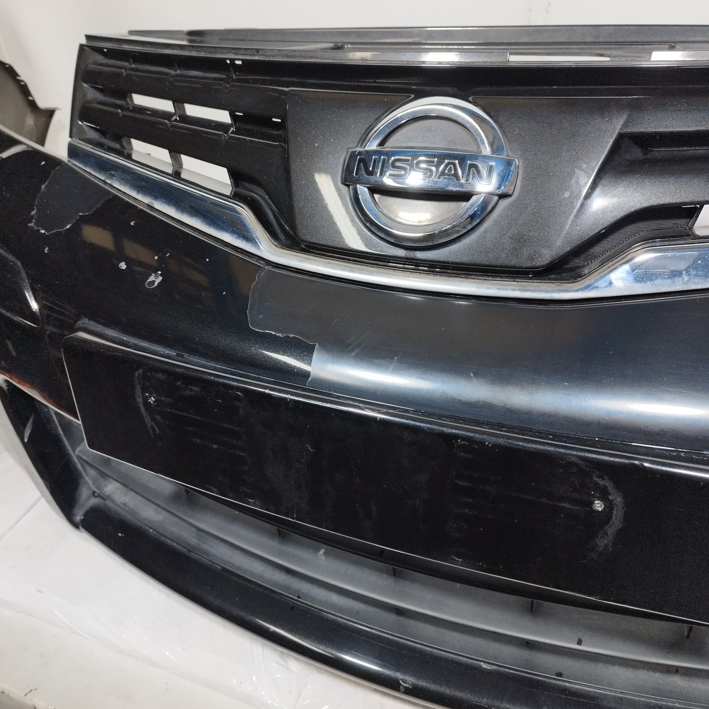 Schwarze Frontstoßstange Nissan Note 2010 ecoAC13090