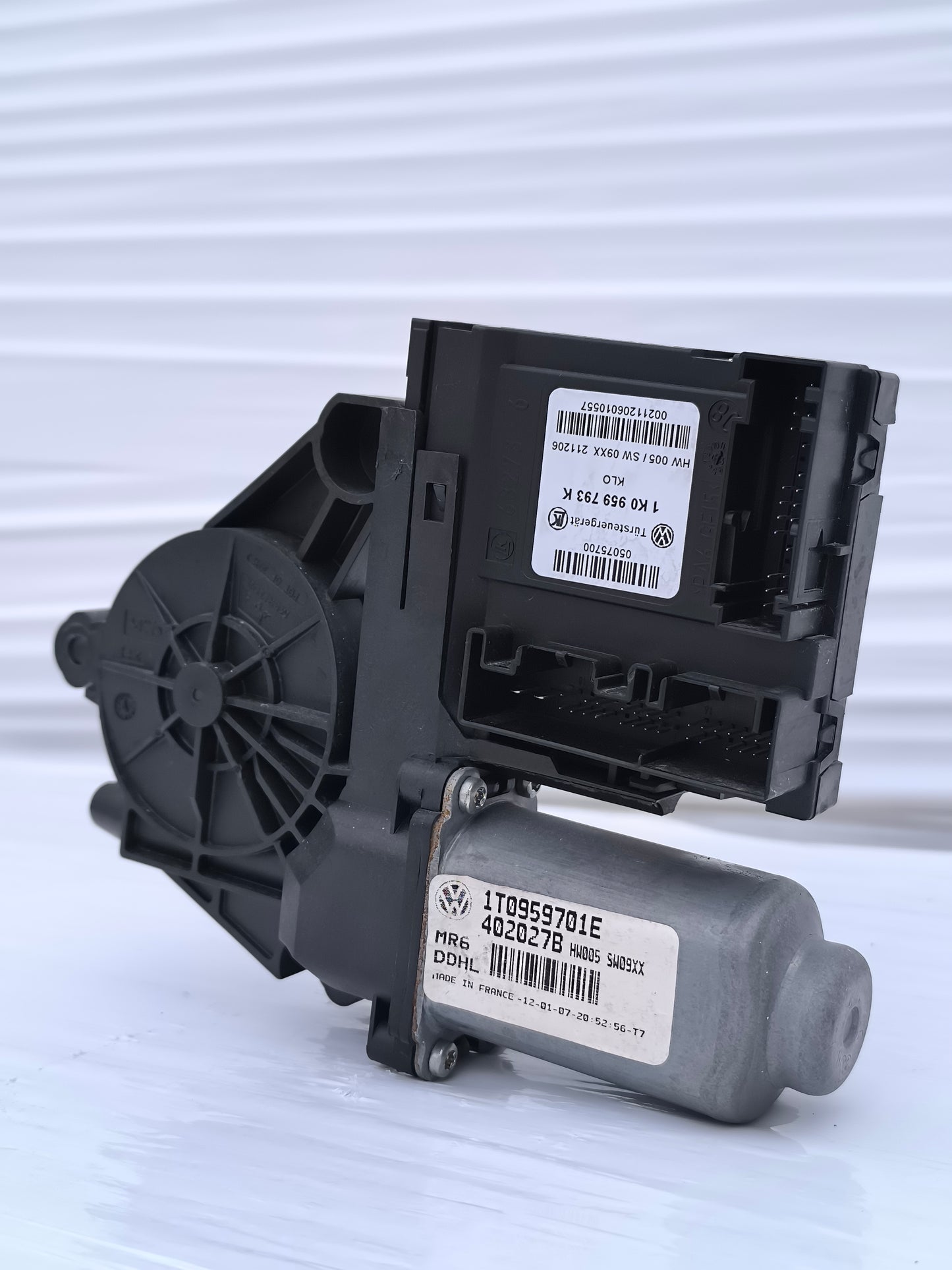 Motorino alzacristalli anteriore sx Volkswagen Golf 5 / Touran 2003-2010 cod: 1K0959793K ecoAG8359