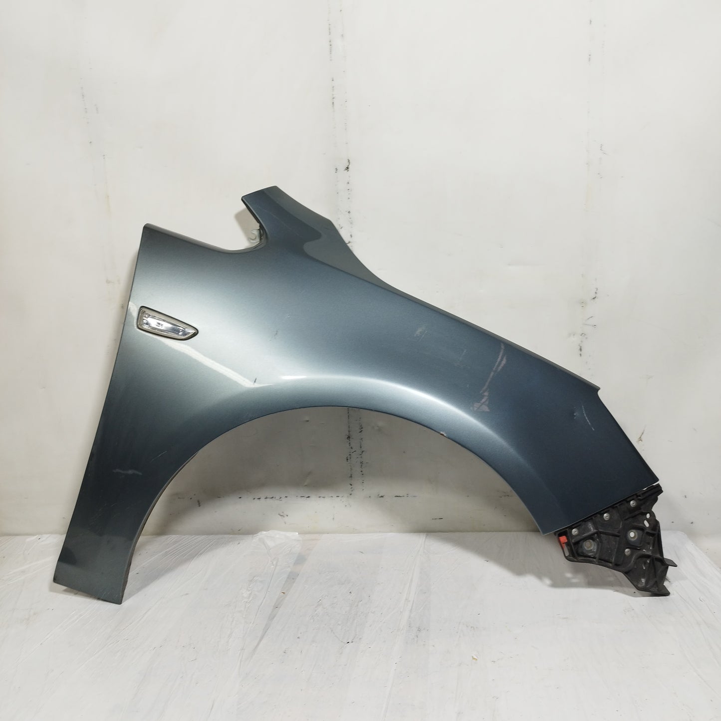 Parafango anteriore dx grigio scuro Opel Astra J 2009-2012 ecoAC15394