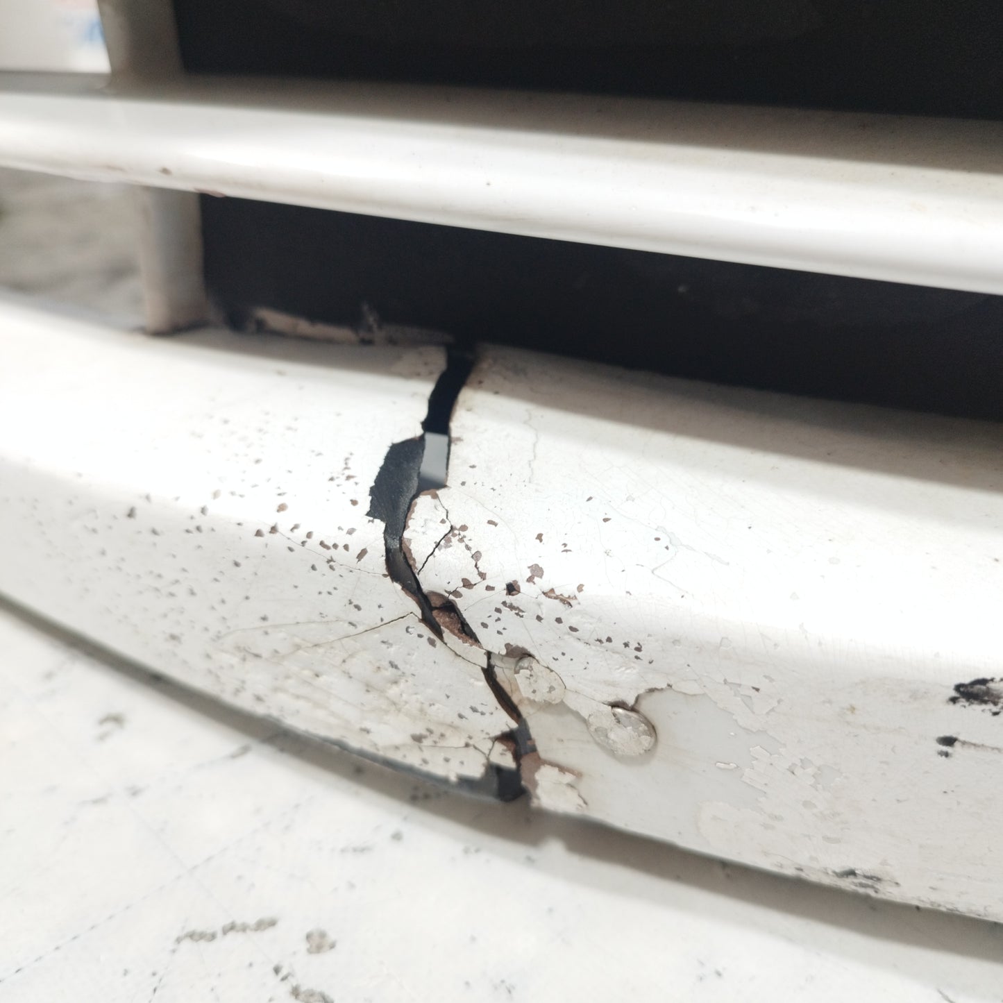 White Front Bumper Chevrolet Spark 2011 ecoAC9702