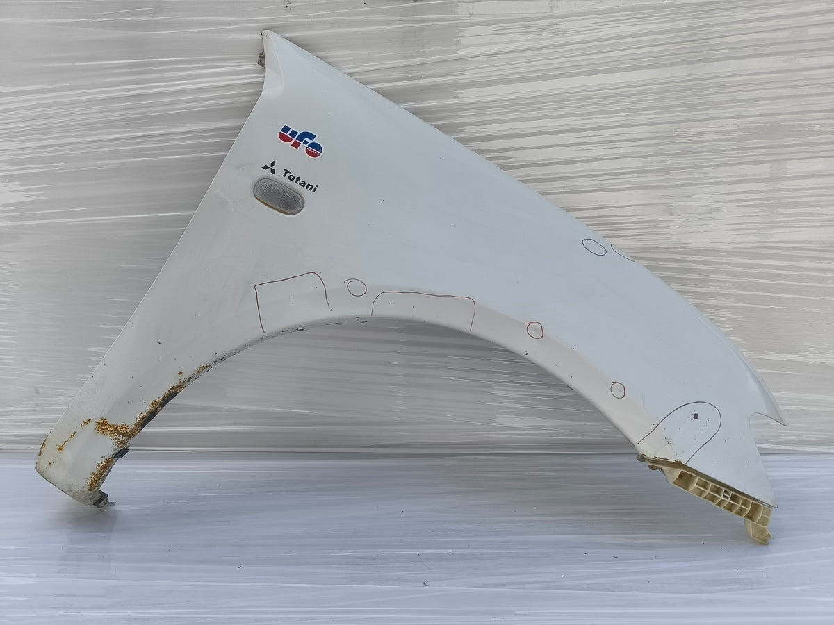 Parafango dx bianco Mitsubishi L200 (IV) anno 2005-2015 Restyling ecoAG10001