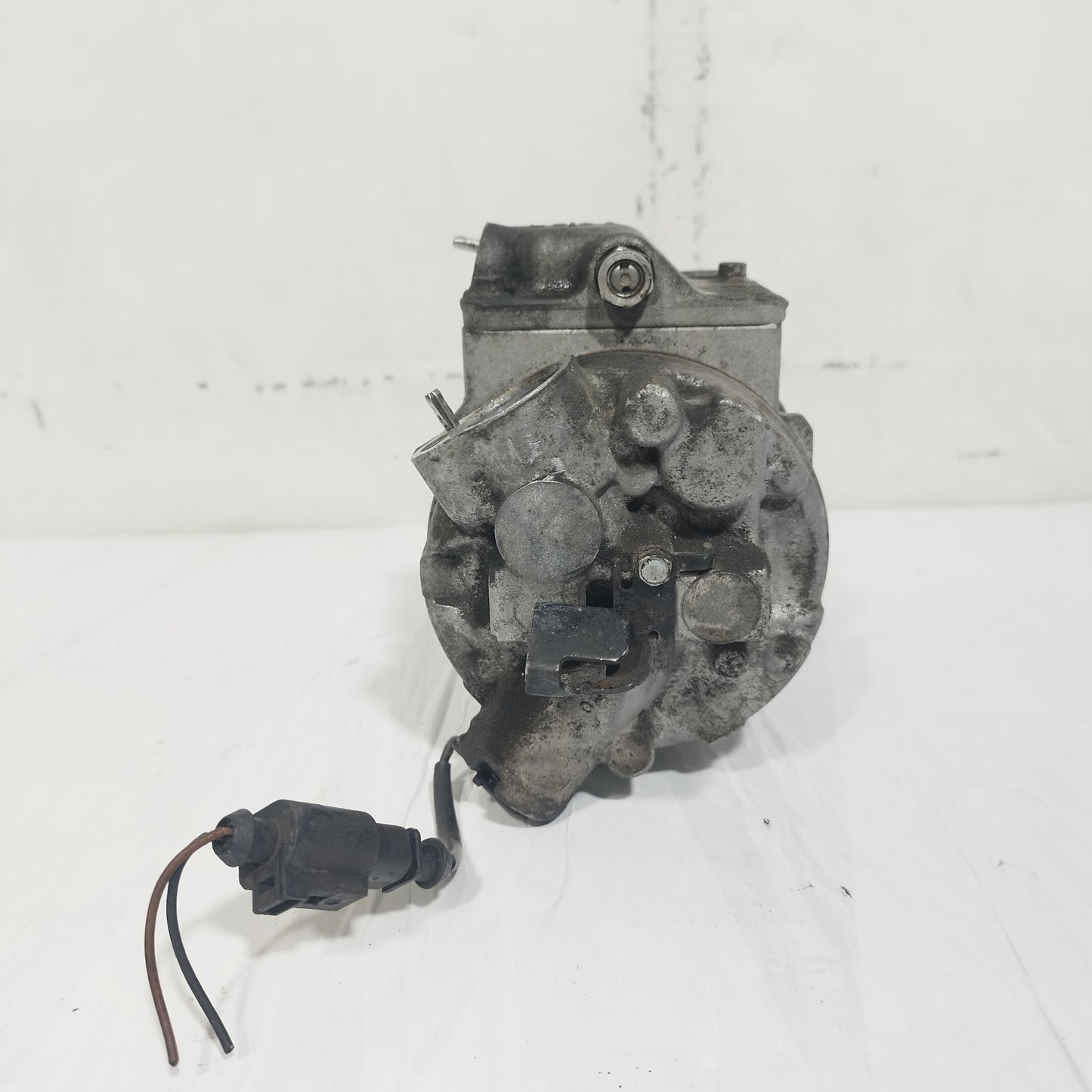 Compressore a / c Volkswagen Polo (9N) 1.4 B 2001-2014 2 pin cod: 6q0820808f ecoAC15508
