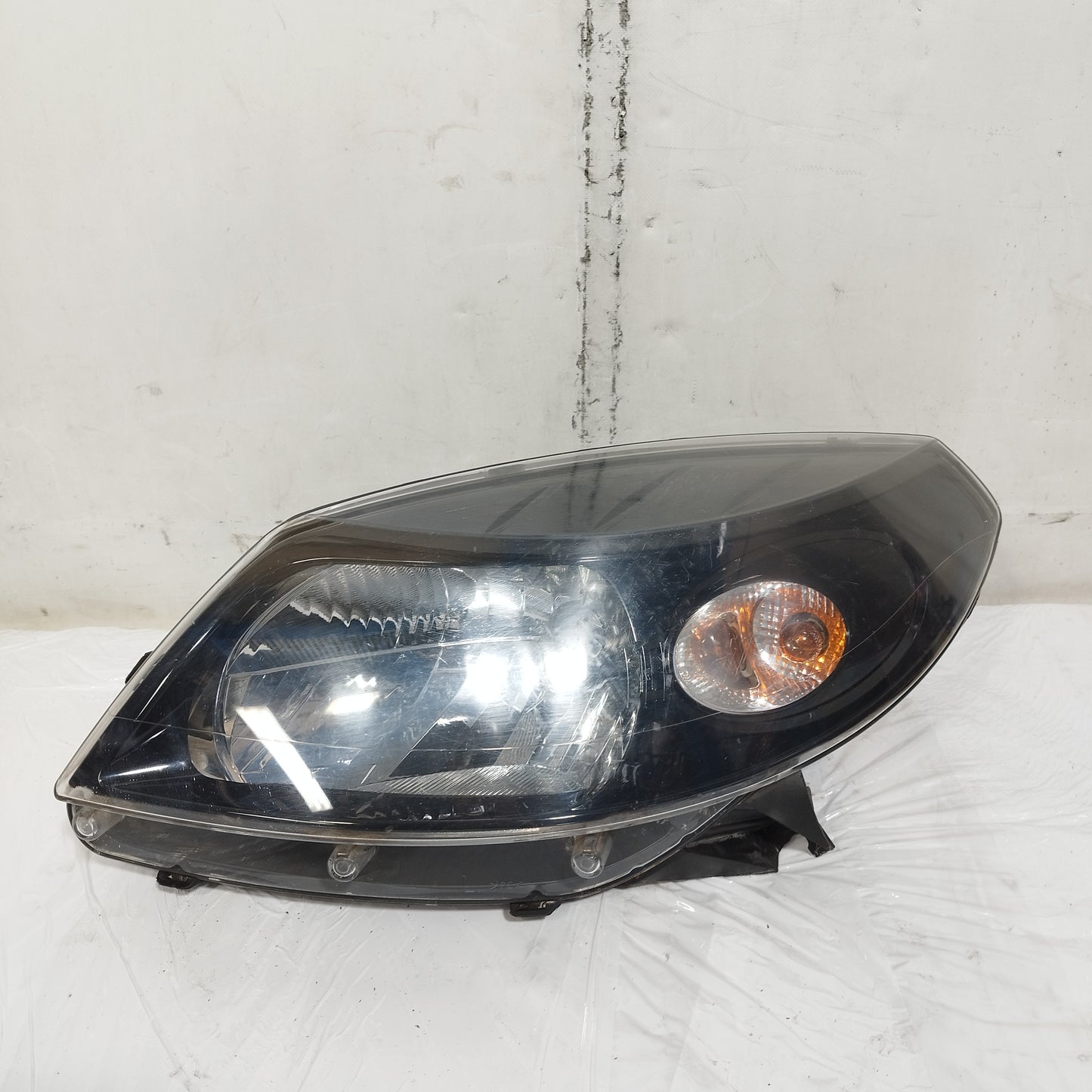 Fanale anteriore sx Dacia Sandero I 2009-2012 cod: 260602914R ecoAC16462