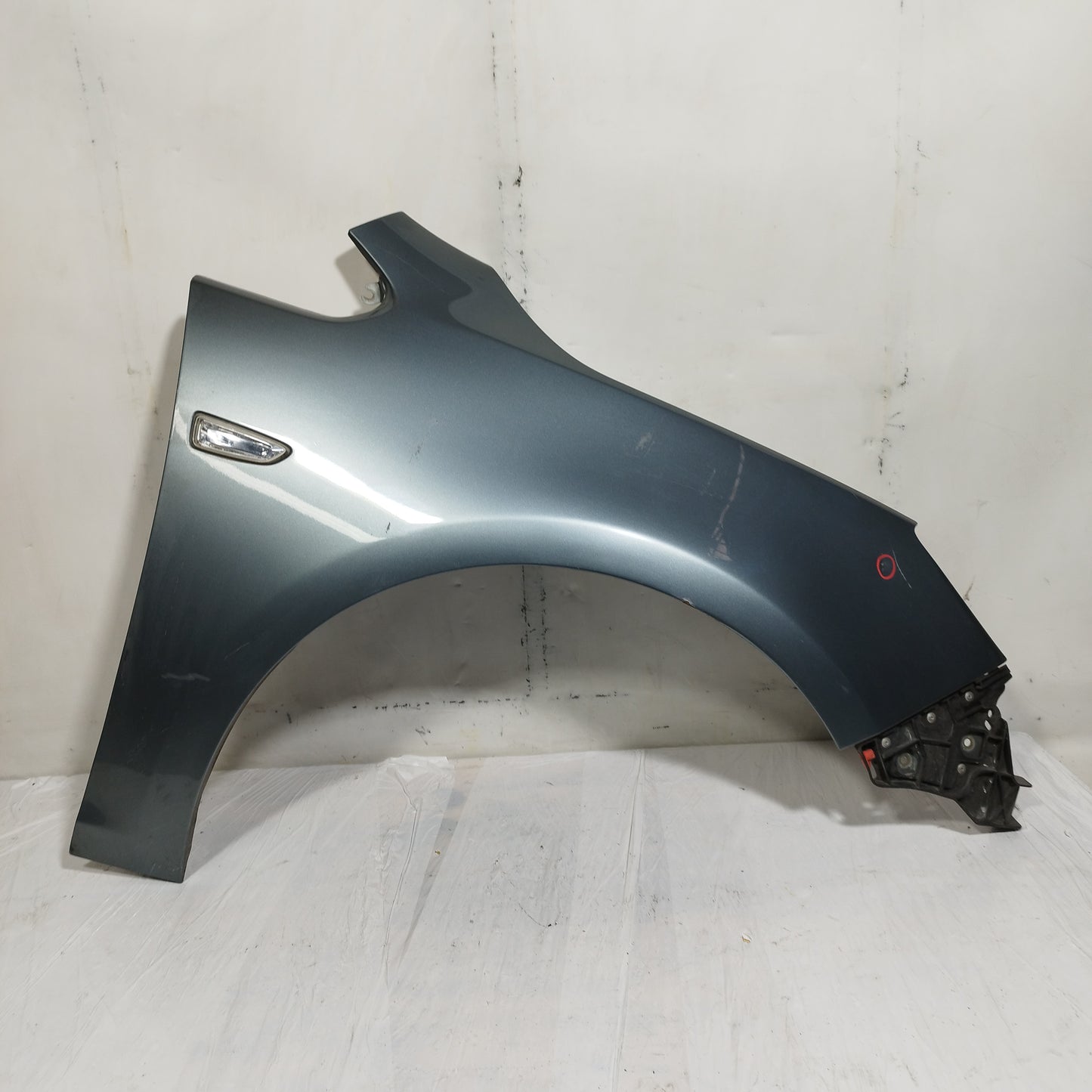 Parafango anteriore dx grigio scuro Opel Astra J 2009-2012 ecoAC15394