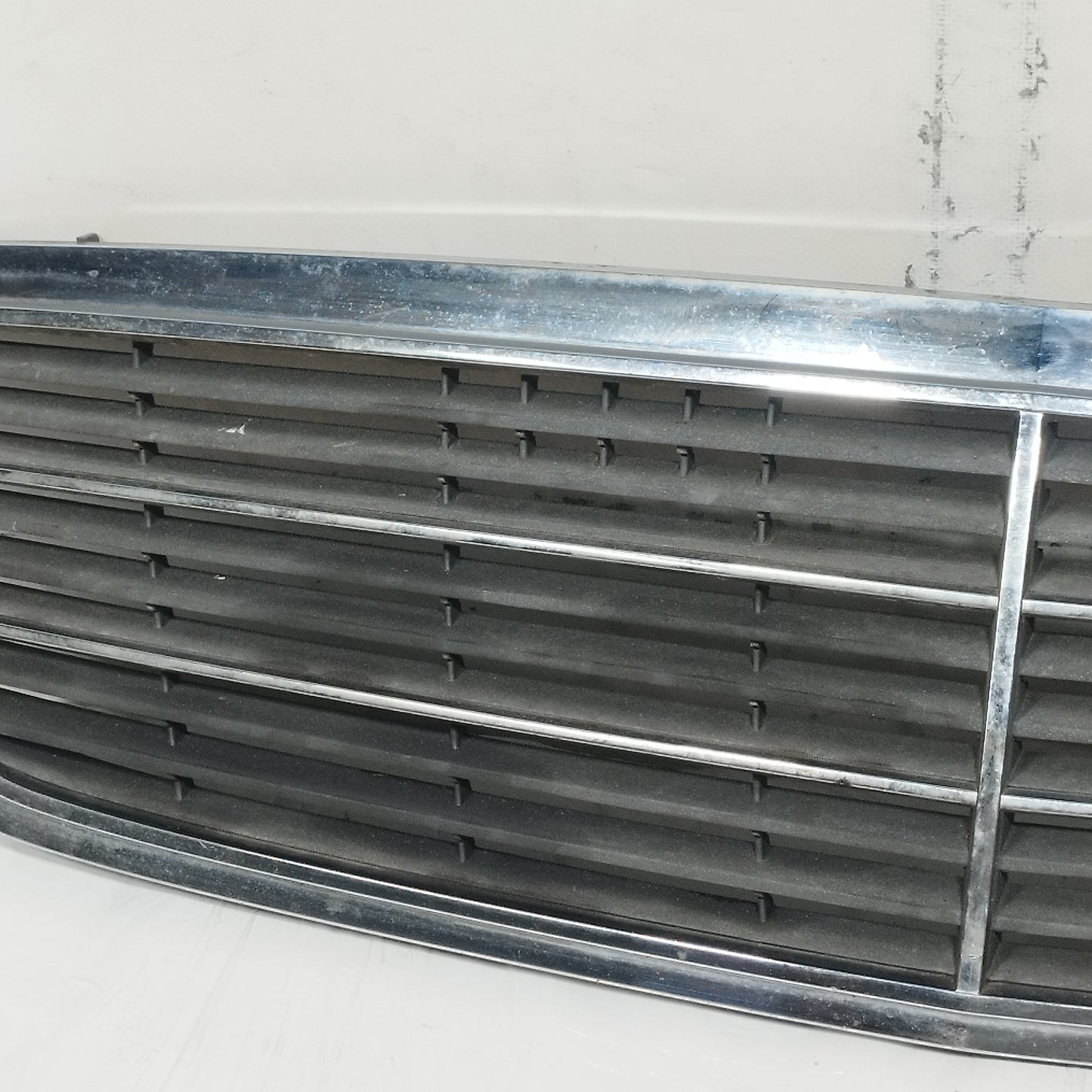 Mascherina centrale anteriore Mercedes Classe C W203 2000-2004 cod: A2038800483 ecoAC15624