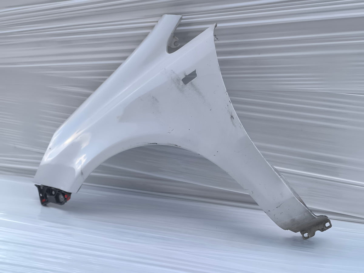 Parafango sx bianco Opel Corsa D anno 2006-2014 3/5 porte ecoAG9996