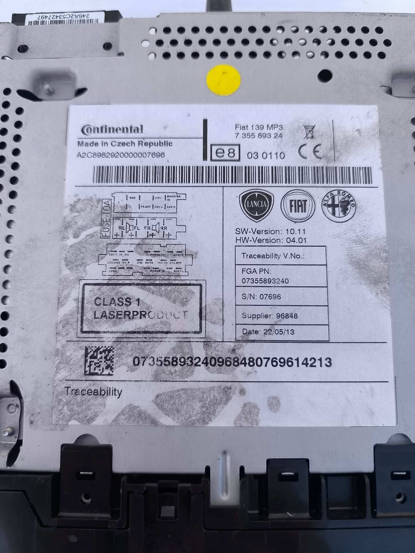 Fiat new Panda car radio year 2012 scratched screen missing a left button and damaged right button Cod. 735589324 ecoAG6985