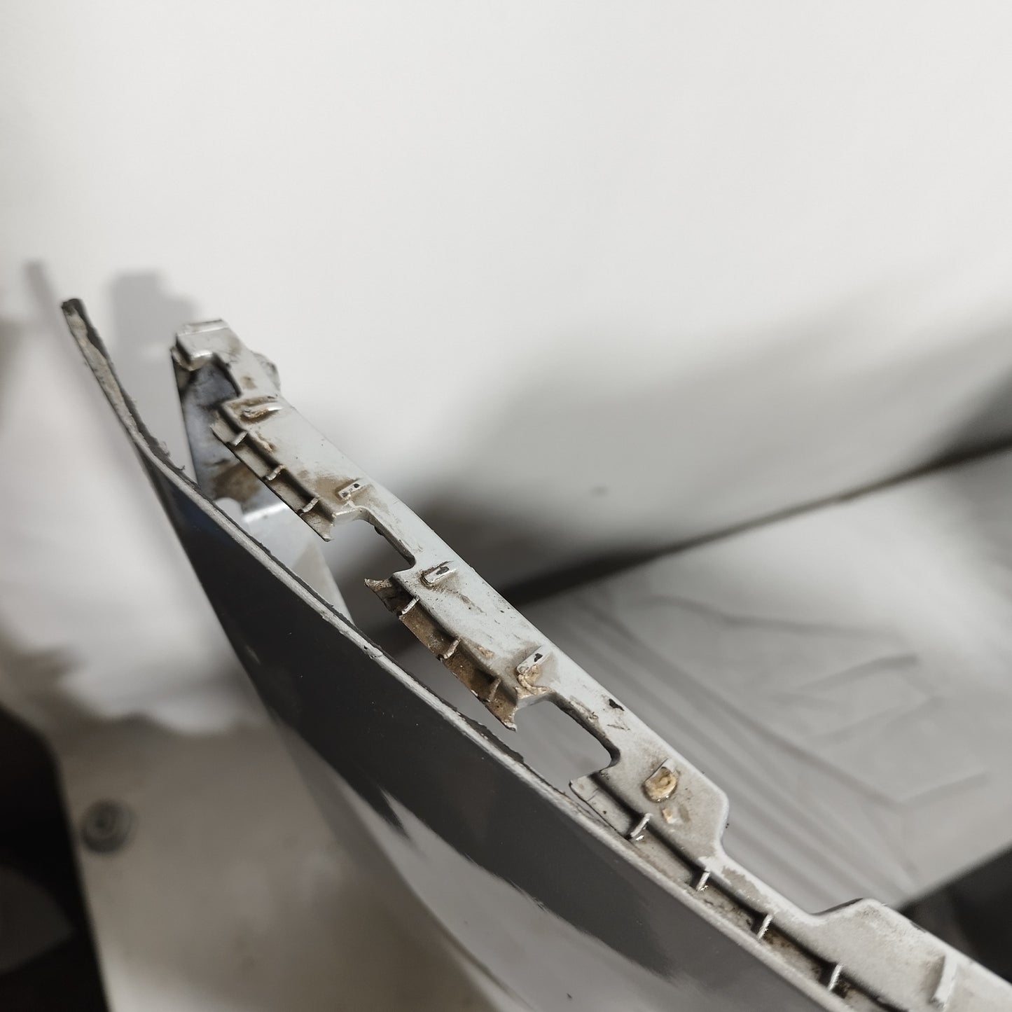 Paraurti anteriore grigio Chevrolet Cruze 2010 ecoAC14282