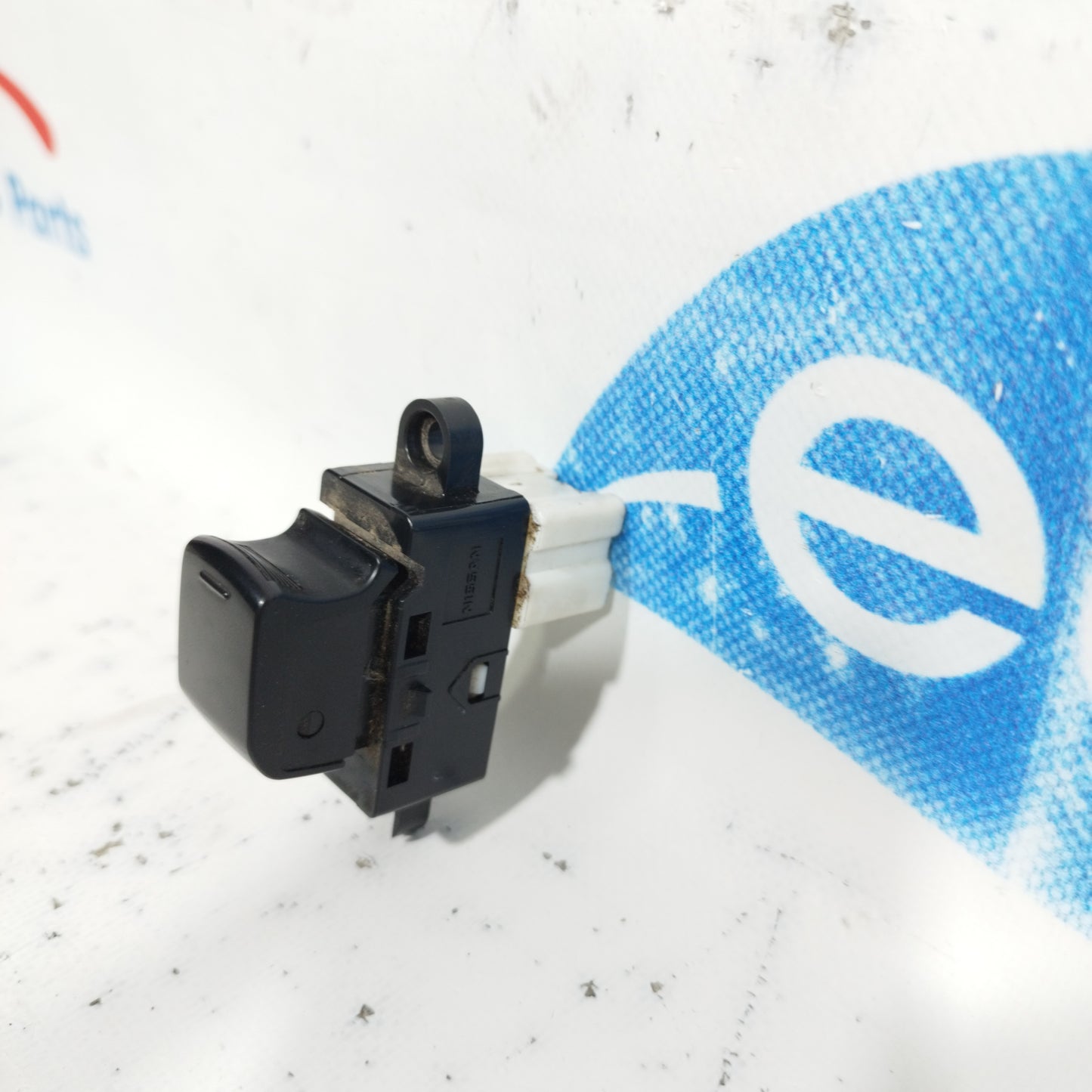 Nissan Micra K13 2013 ecoAC8592 Schalter vorne rechts