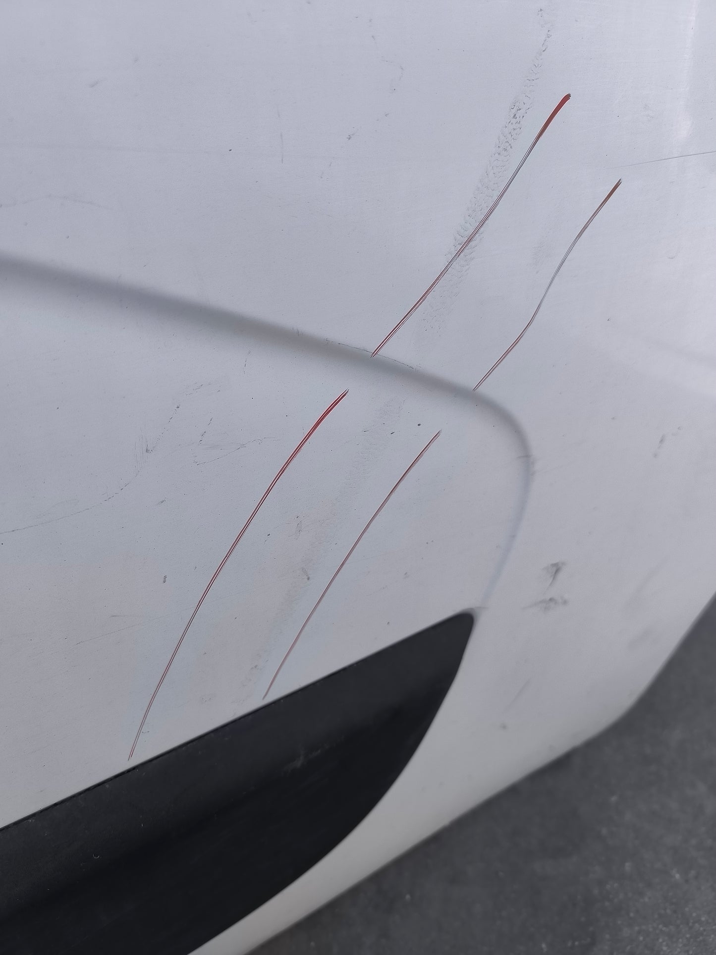 Renault Master, Baujahr 2014, weiß, rechte Vordertür mit diversen Kratzern und 2 Dellen (siehe Fotos Dellen 5 und 6) ecoAG7532