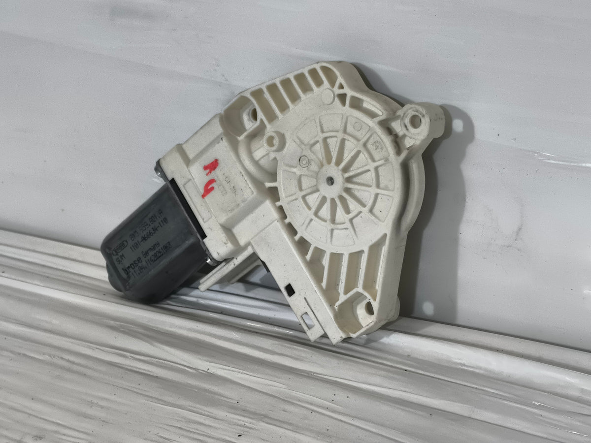 Motorino alzavetri porta anteriore sx Audi A4 (B8) (8k2 / 8k5) 2007-2015 cod: 8k0959801a ecoAG9976