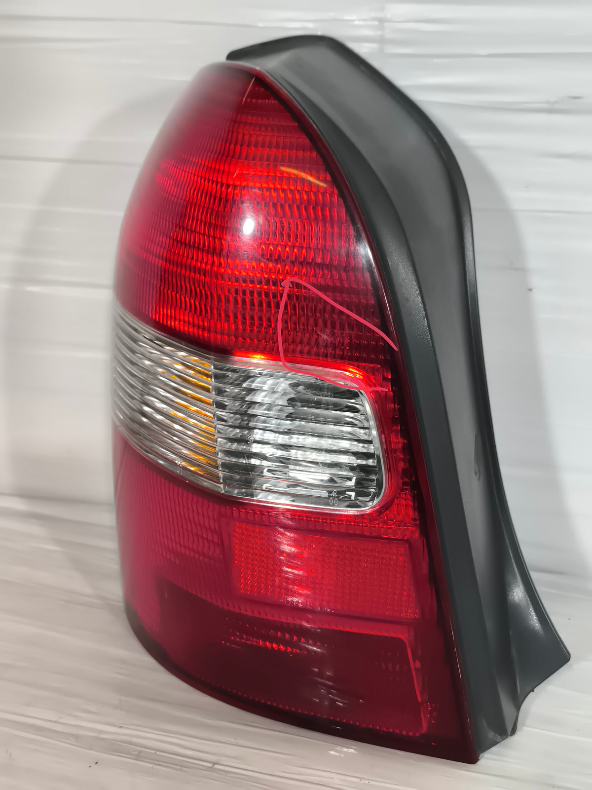 Fanale posteriore sx Mazda 323 Hatchback anno 1998-2000 5 porte ecoAG9849