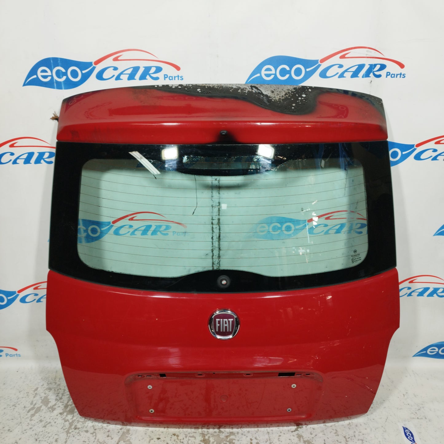 Red tailgate Fiat 500 2019 ecoAC4108