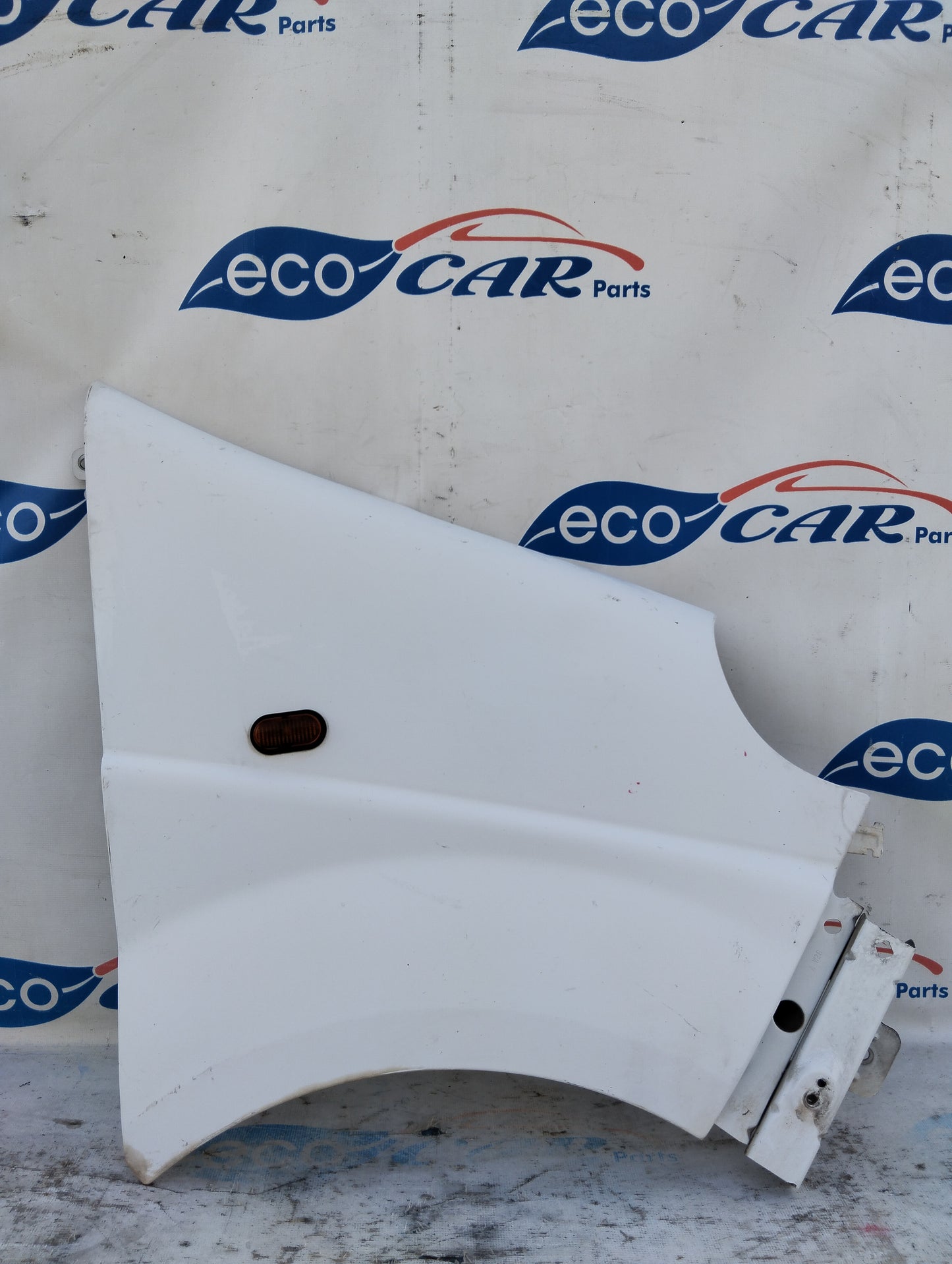 Right fender Opel Vivaro white 2005 ecoAG5467