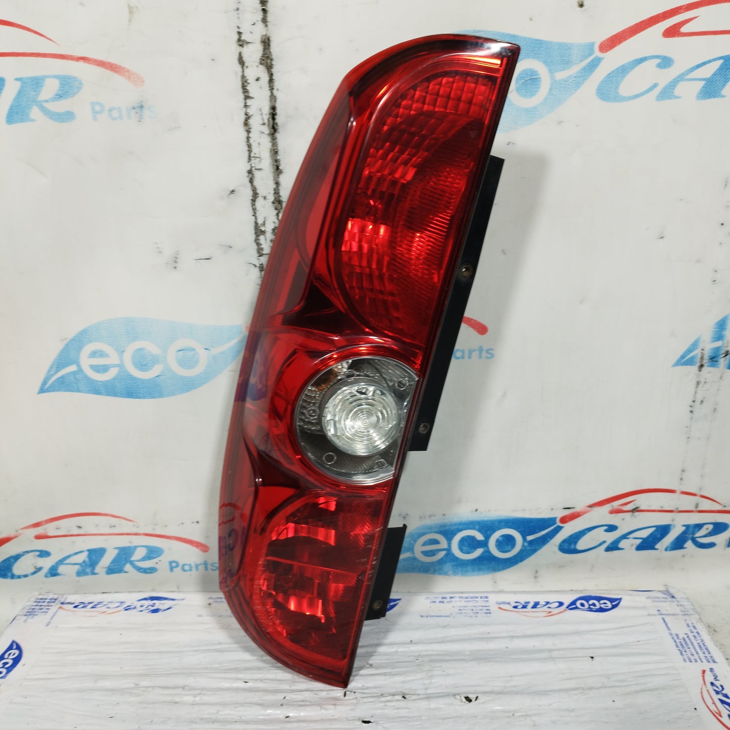 Fiat Doblo 2015 ecoAC10627 linke Rückleuchte