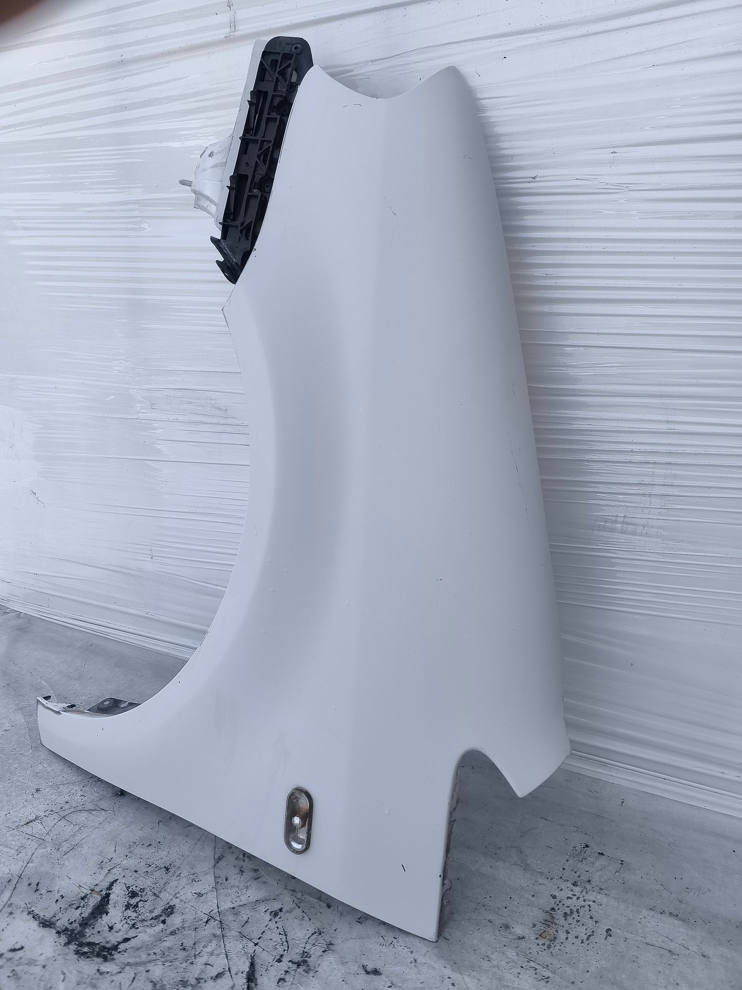 Parafango sx Volkswagen Caddy anno 2004-2010 bianco ecoAG8218