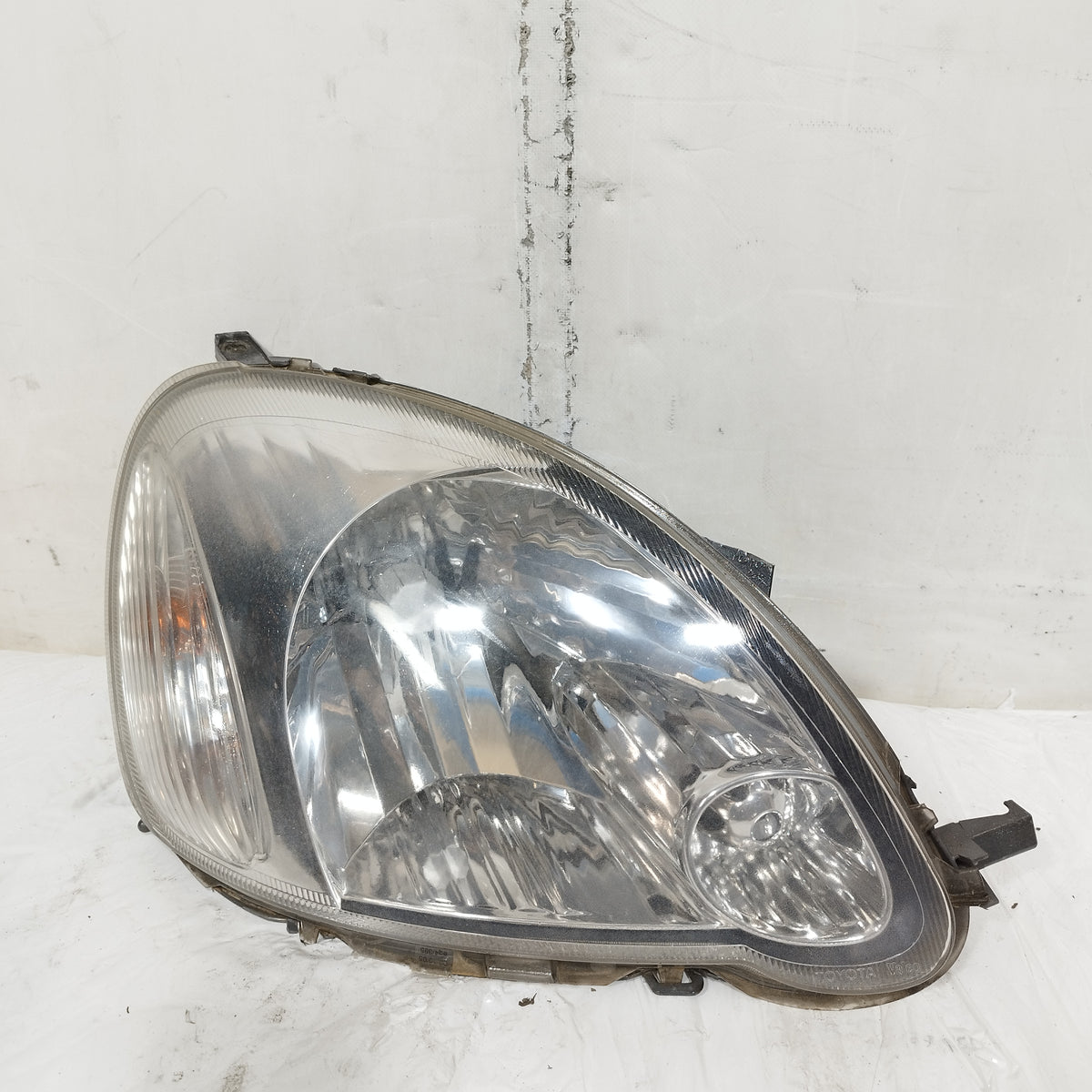 Fanale anteriore dx Toyota Yaris 2003-2005 Restyling cod: 89008657 ecoAC16717