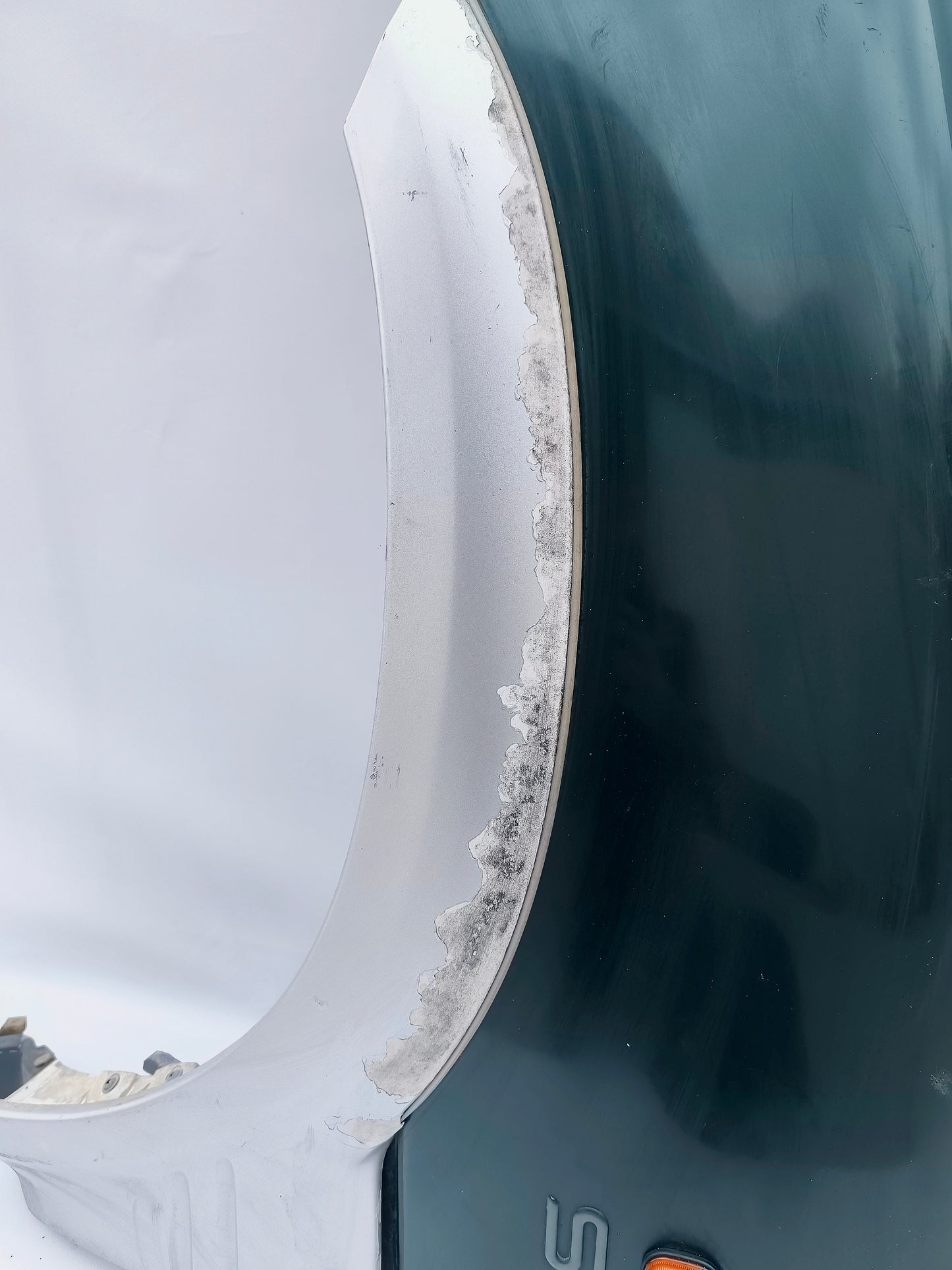 Dark green left fender Nissan Terrano year 1998 ecoAG6568