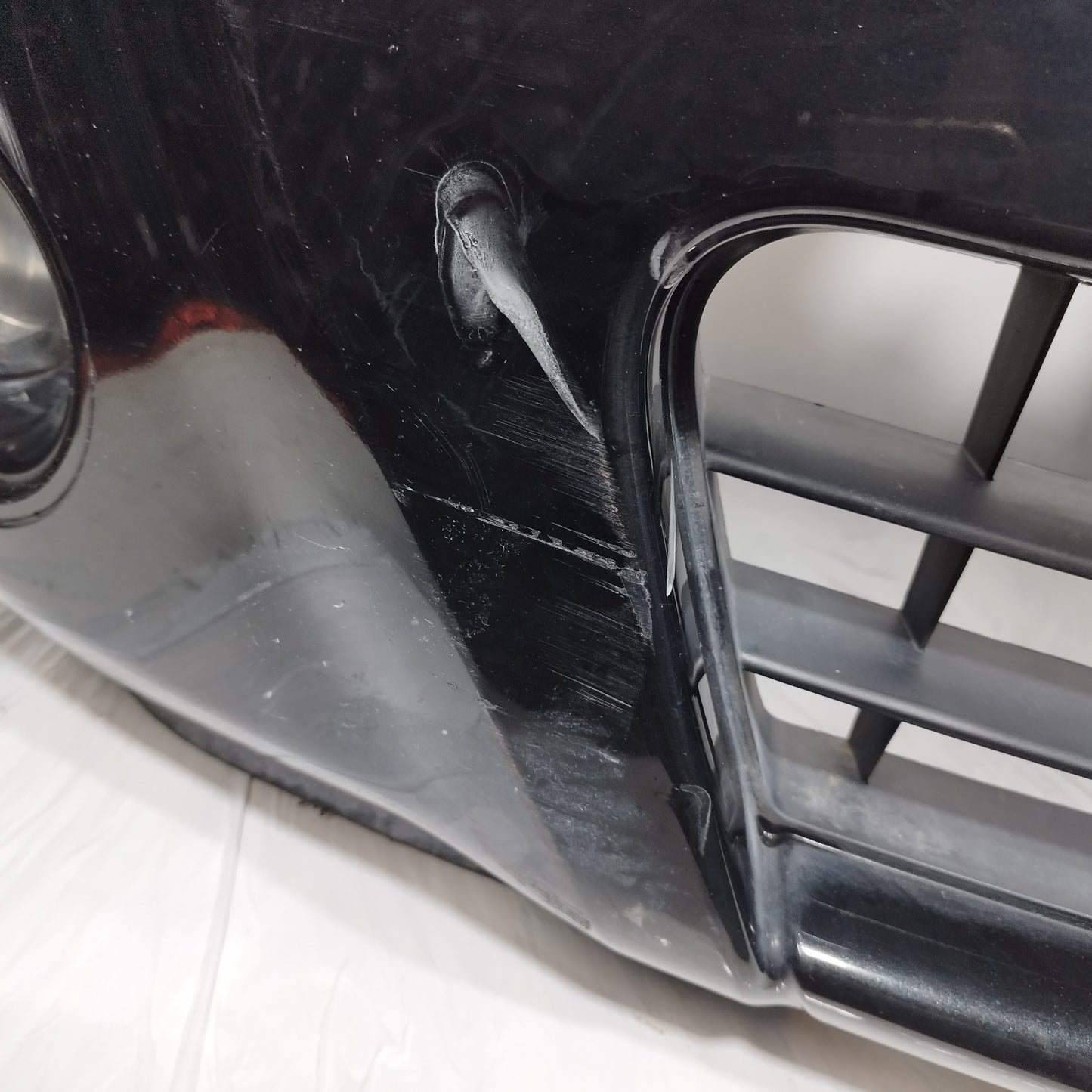 Schwarze Frontstoßstange Nissan Note 2010 ecoAC13090