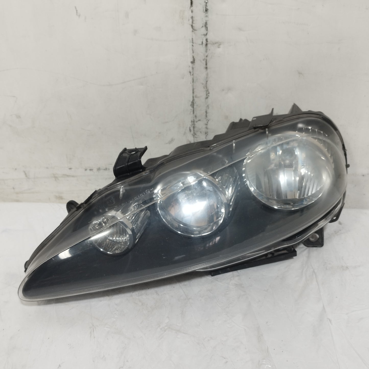Fanale anteriore sx Alfa Romeo 147 (937) II serie 2004-2008 cod: 89101232 ecoAC16594