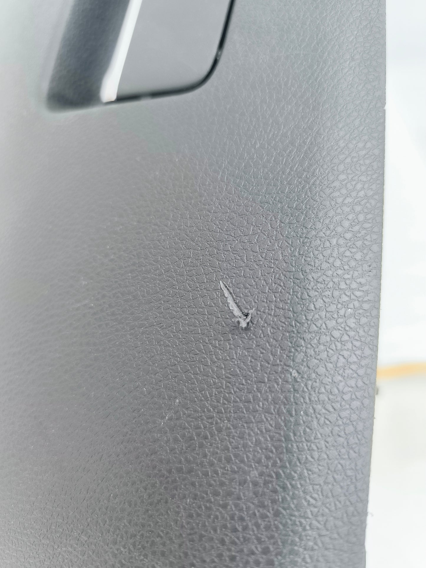 Mercedes AW-Class 176 glove box has scratches and a damaged latch ecoAG7151