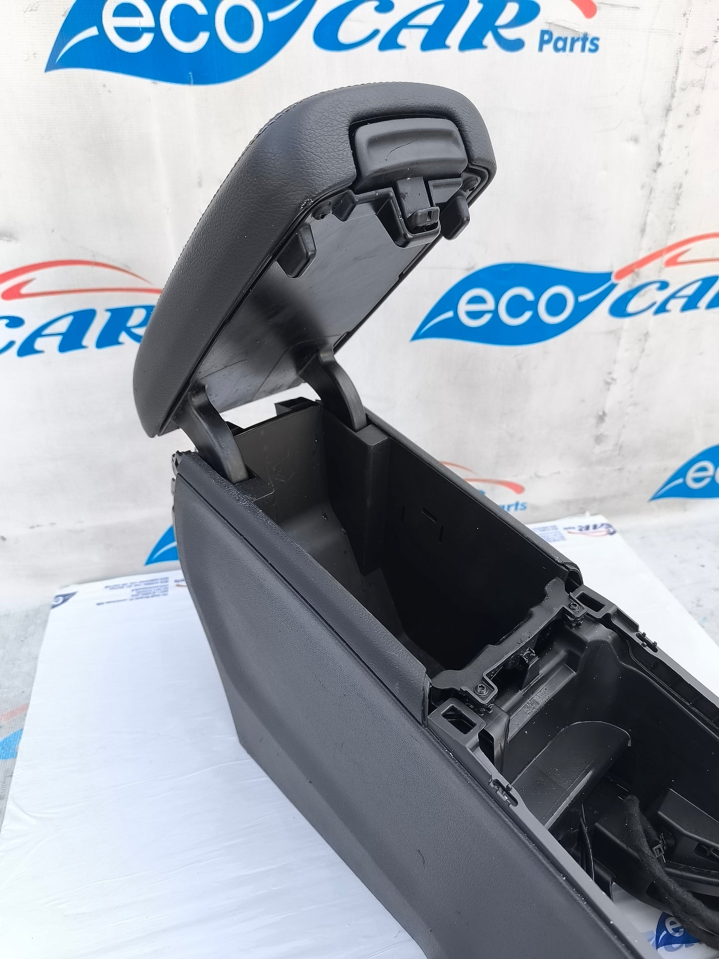 Central tunnel with armrest Mercedes A-Class W176 Cod. 1766800900 ecoAG5936