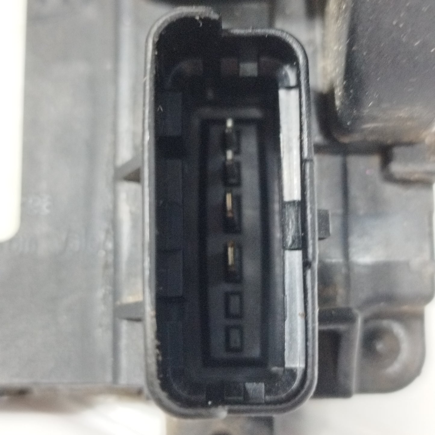 Türschloss vorne rechts Hyundai i30 2010 Code: 81320-2L030 ecoAC10773