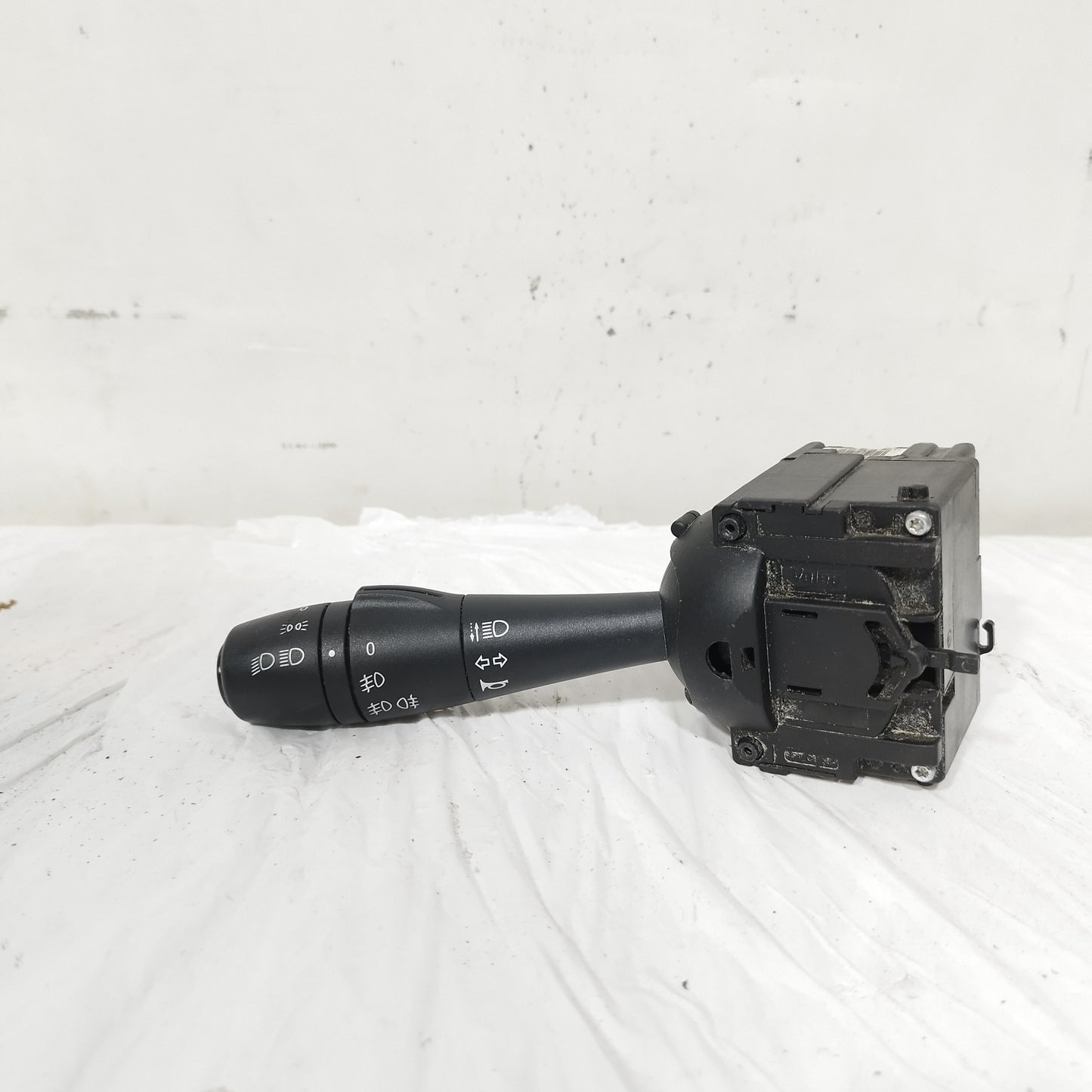 Leva comando luci Dacia Sandero II (B8) 2012-2020 cod: e10645399 ecoAC16347