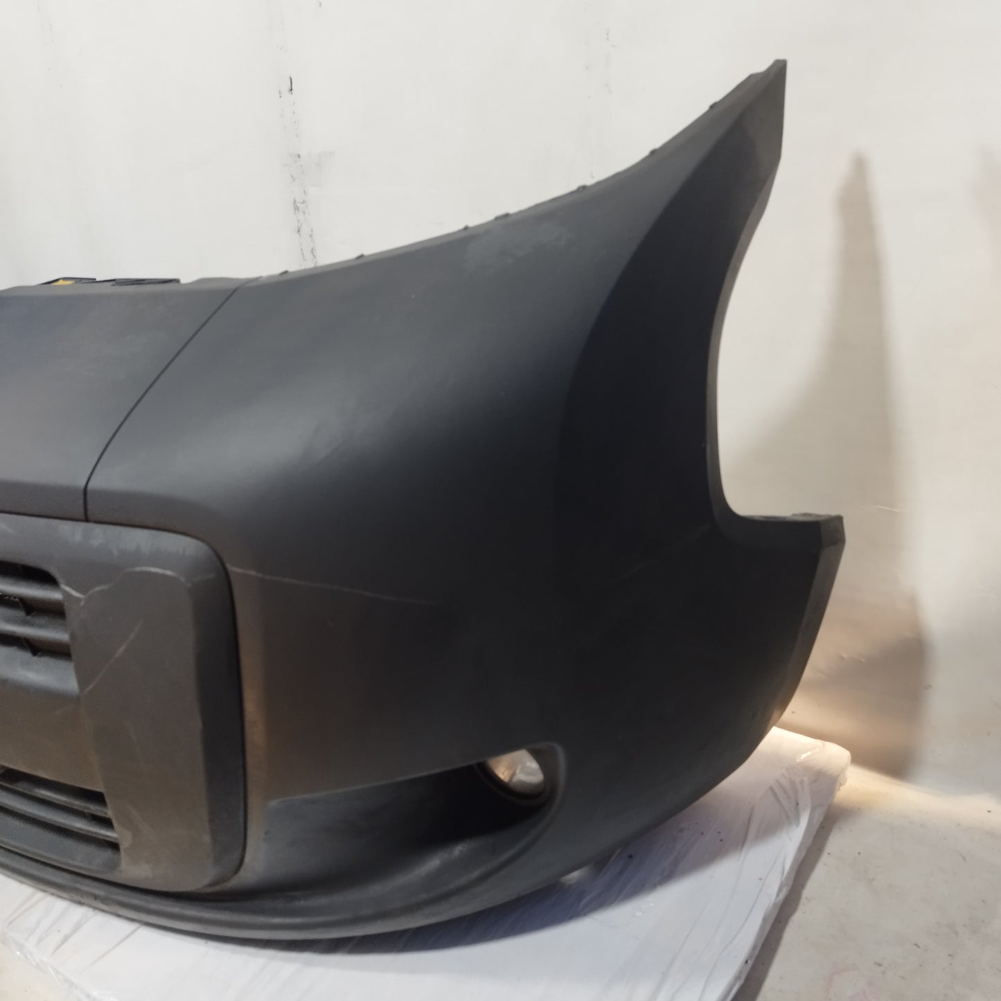 Paraurti anteriore nero plastica Fiat Fiorino III (225)  2008-2014 cod: 1308786070 ecoAC16294