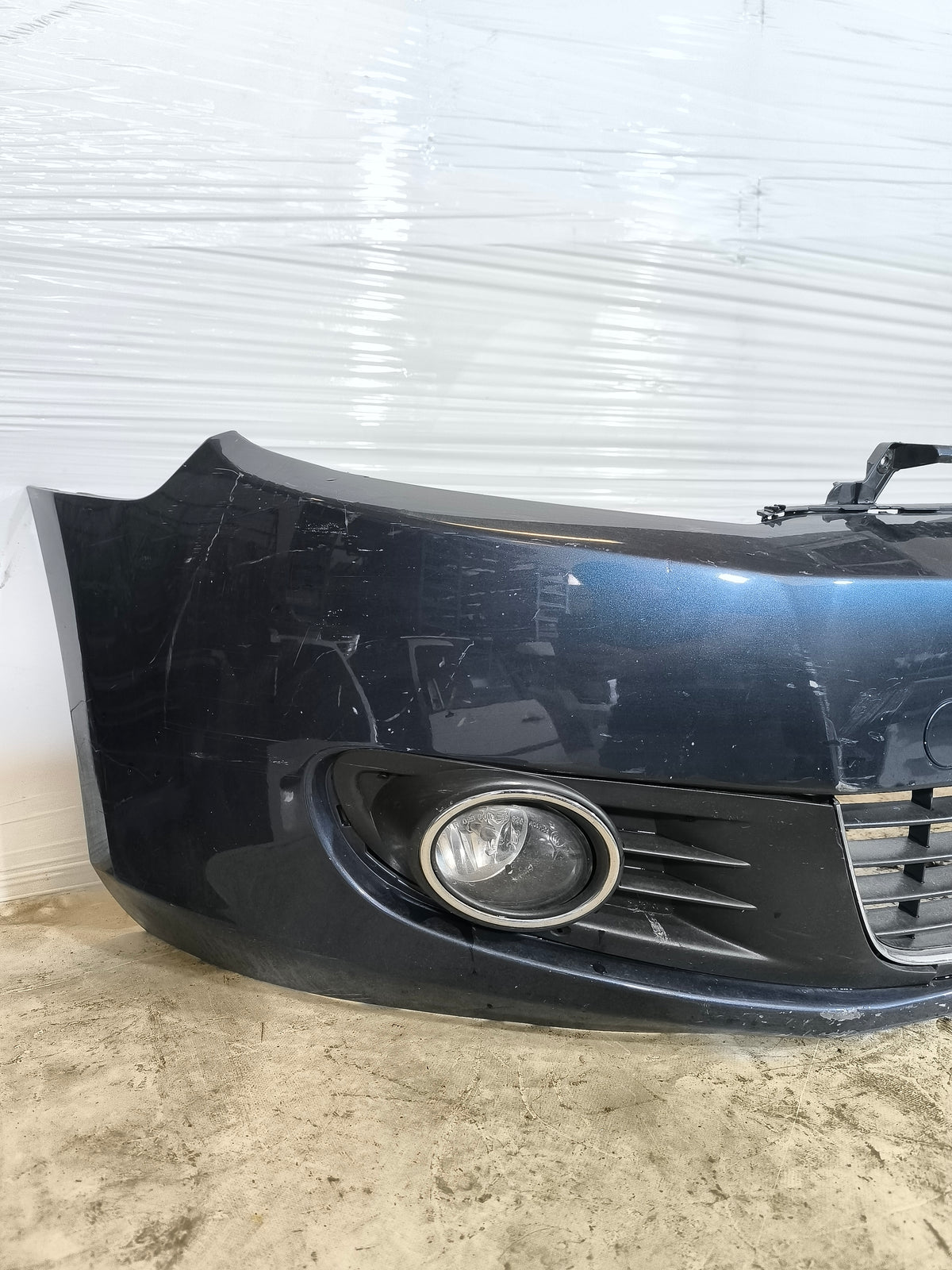 Paraurti anteriore grigio scuro / blu Volkswagen Golf VI (5K1) anno 2008-2012 ecoAG9736