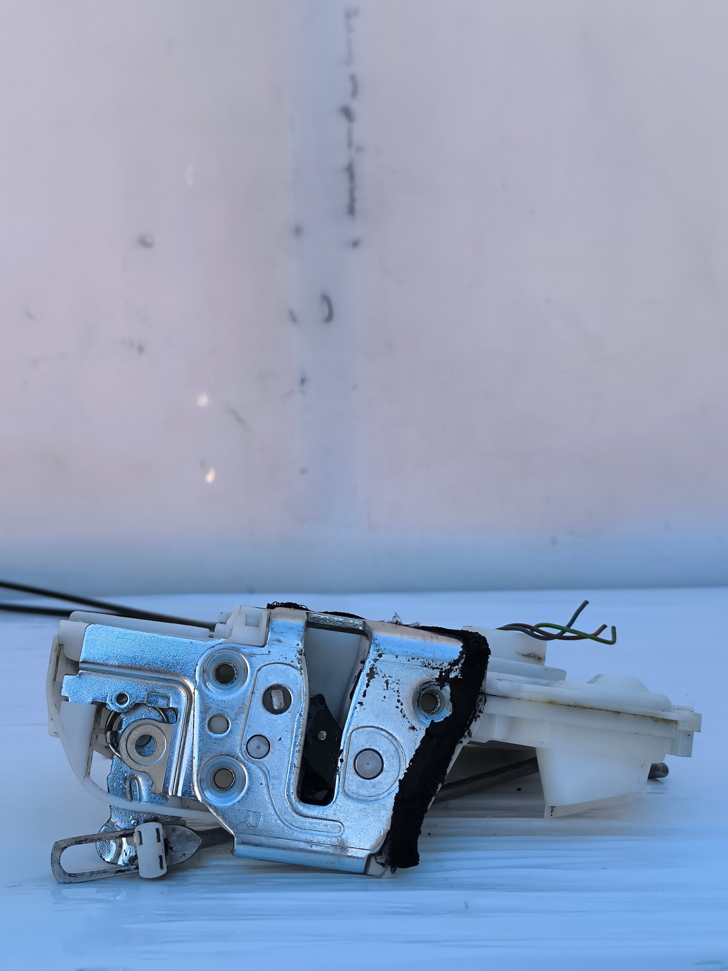 Serratura anteriore dx Suzuki Swift anno 2007 ecoAG7419