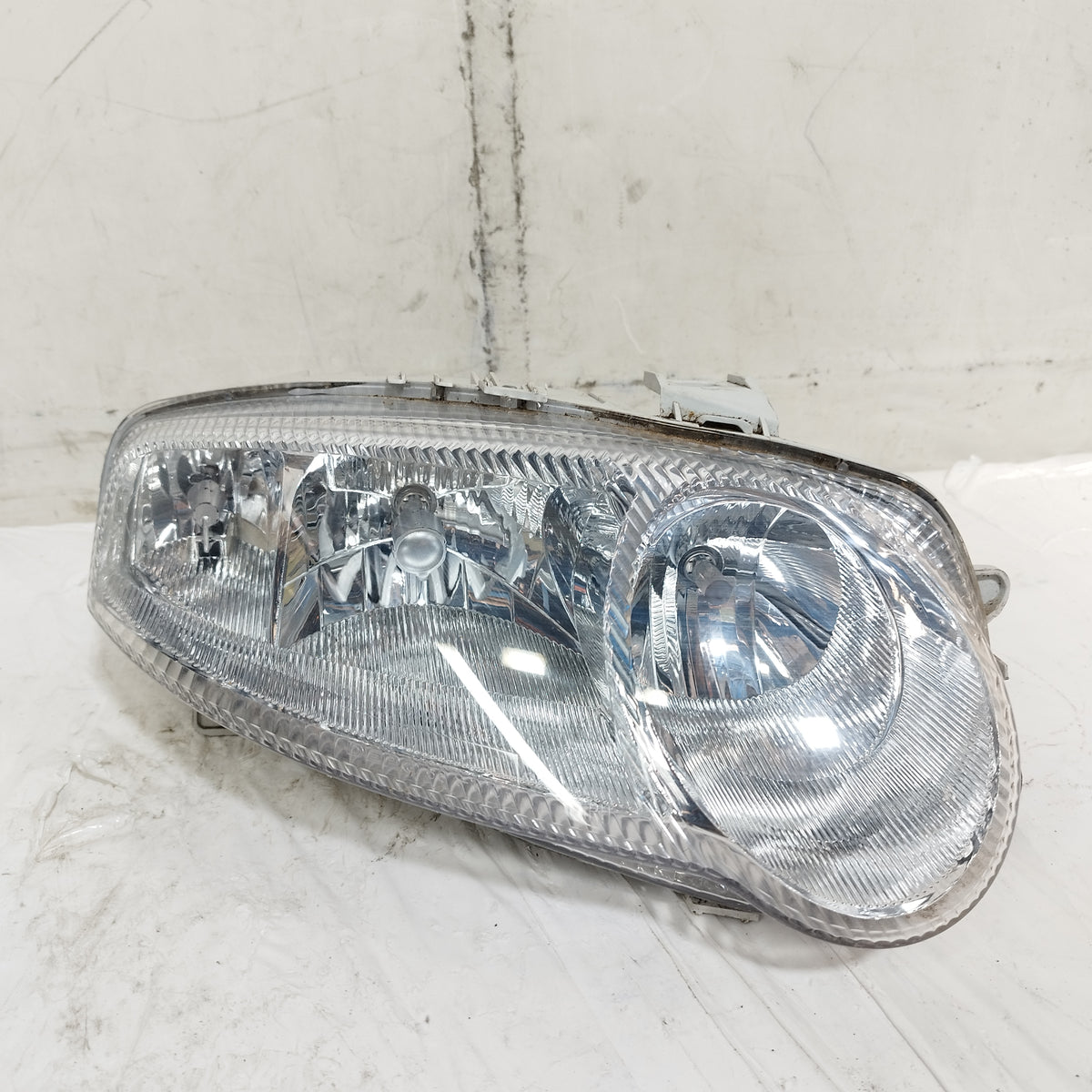 Fanale anteriore dx Alfa Romeo 147 (937) I serie 2000-2004 DEPO ecoAC16637