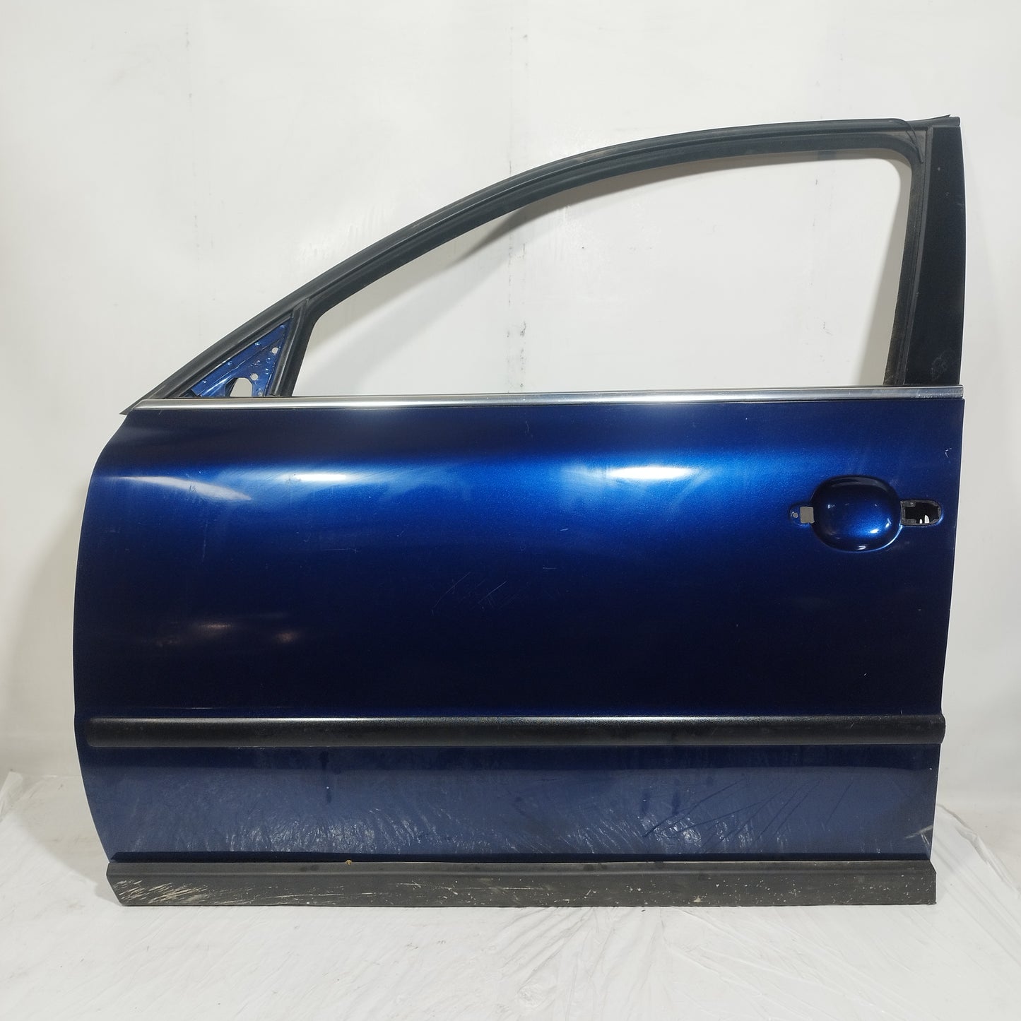 Midnight blue left front door Volkswagen Passat 2004 ecoAC3615