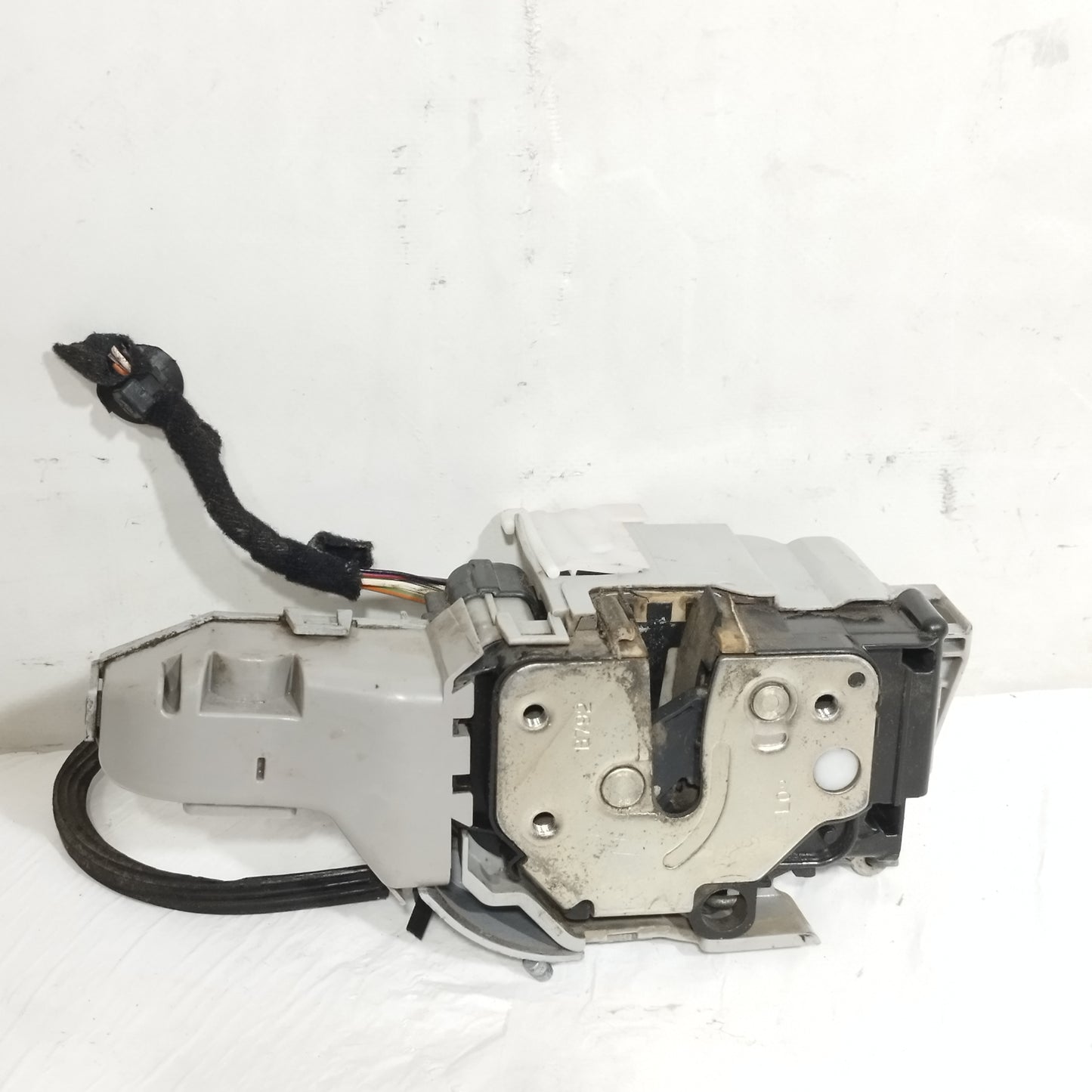 Serratura anteriore sx Lancia Delta III (844) 2008-2014 ecoAC16485