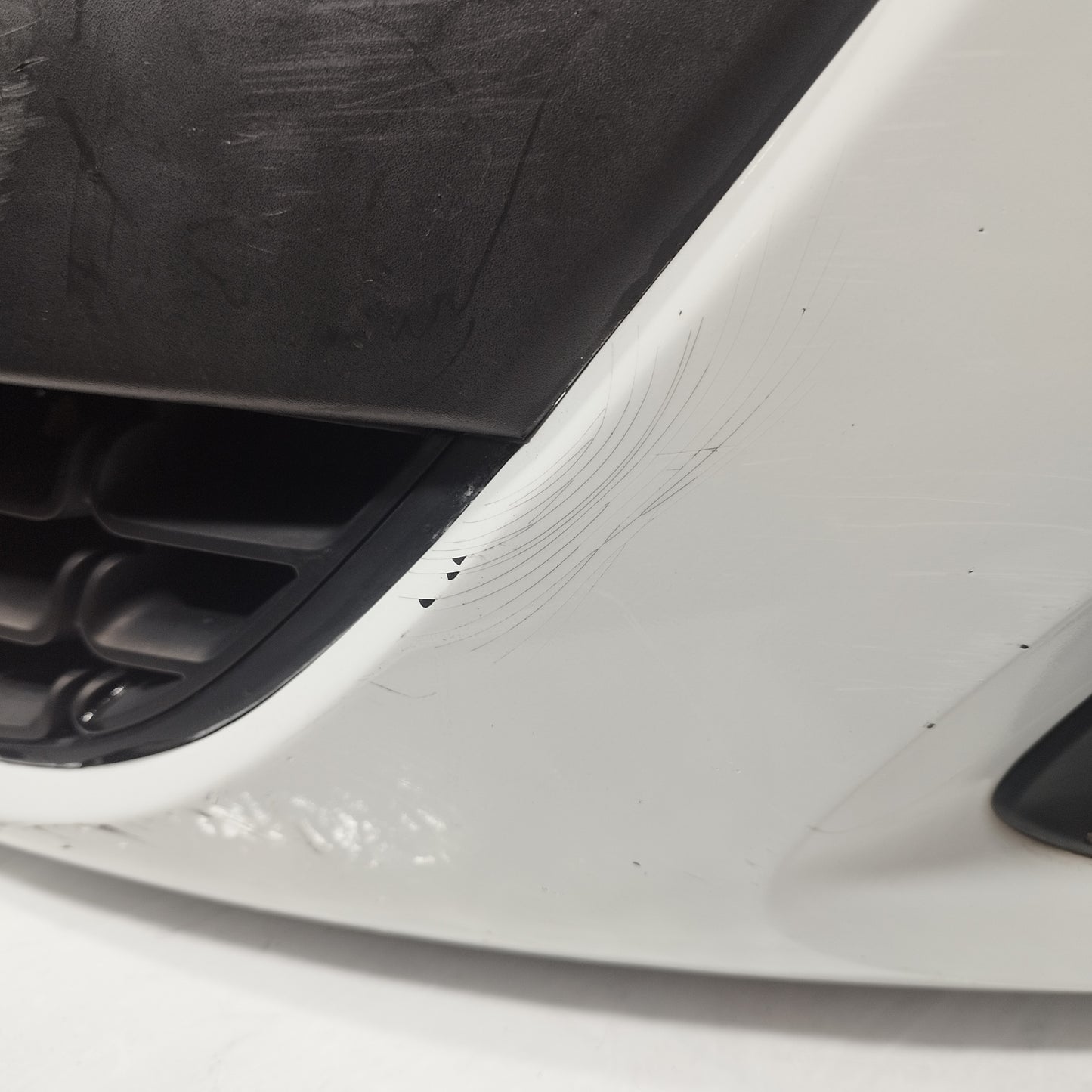 Paraurti anteriore bianco Opel Corsa D 2012 ecoAC13004