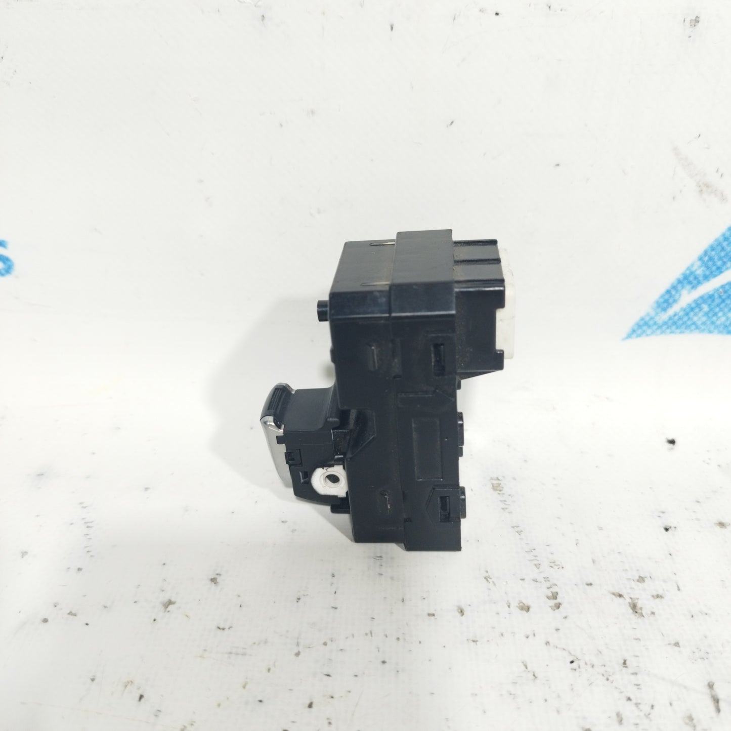 Pulsante posteriore sx Kia Sportage 2018 Cod: 93580F1120 ecoAC8688