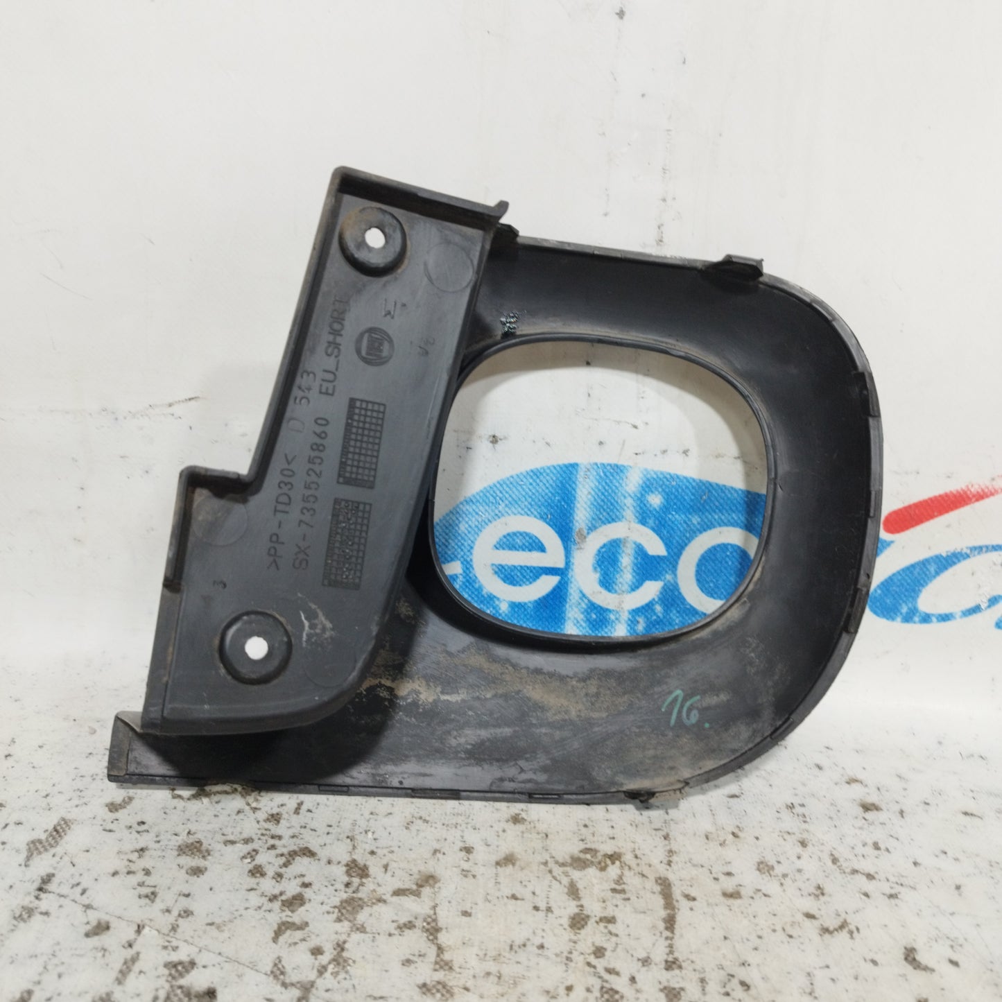 Rear left fog light molding Fiat 500L 2013 code: 735525860 ecoAC9325