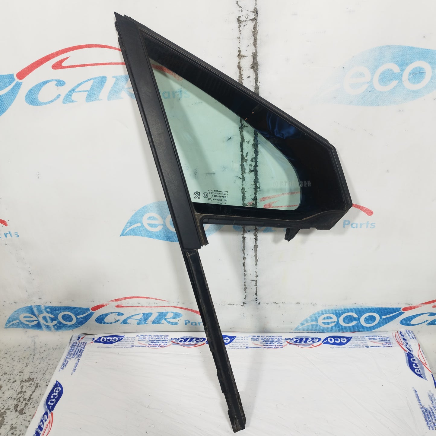 Vetro Fisso anteriore dx Peugeot 208 2015 Cod: 9801475980 ecoAC11029