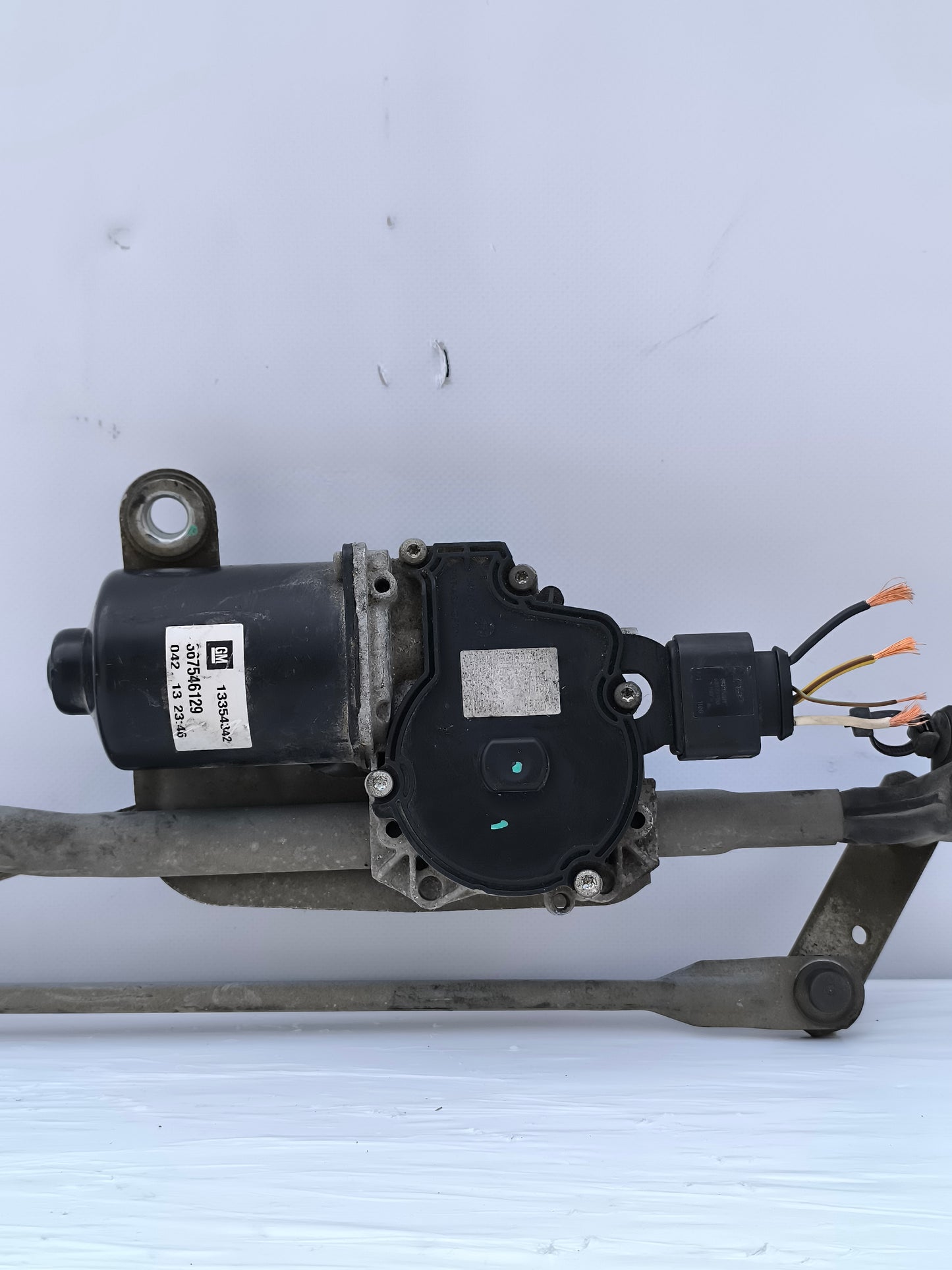 Scheibenwischermotor vorne Opel Adam Baujahr 2014 Code 13354342 ecoAG6857