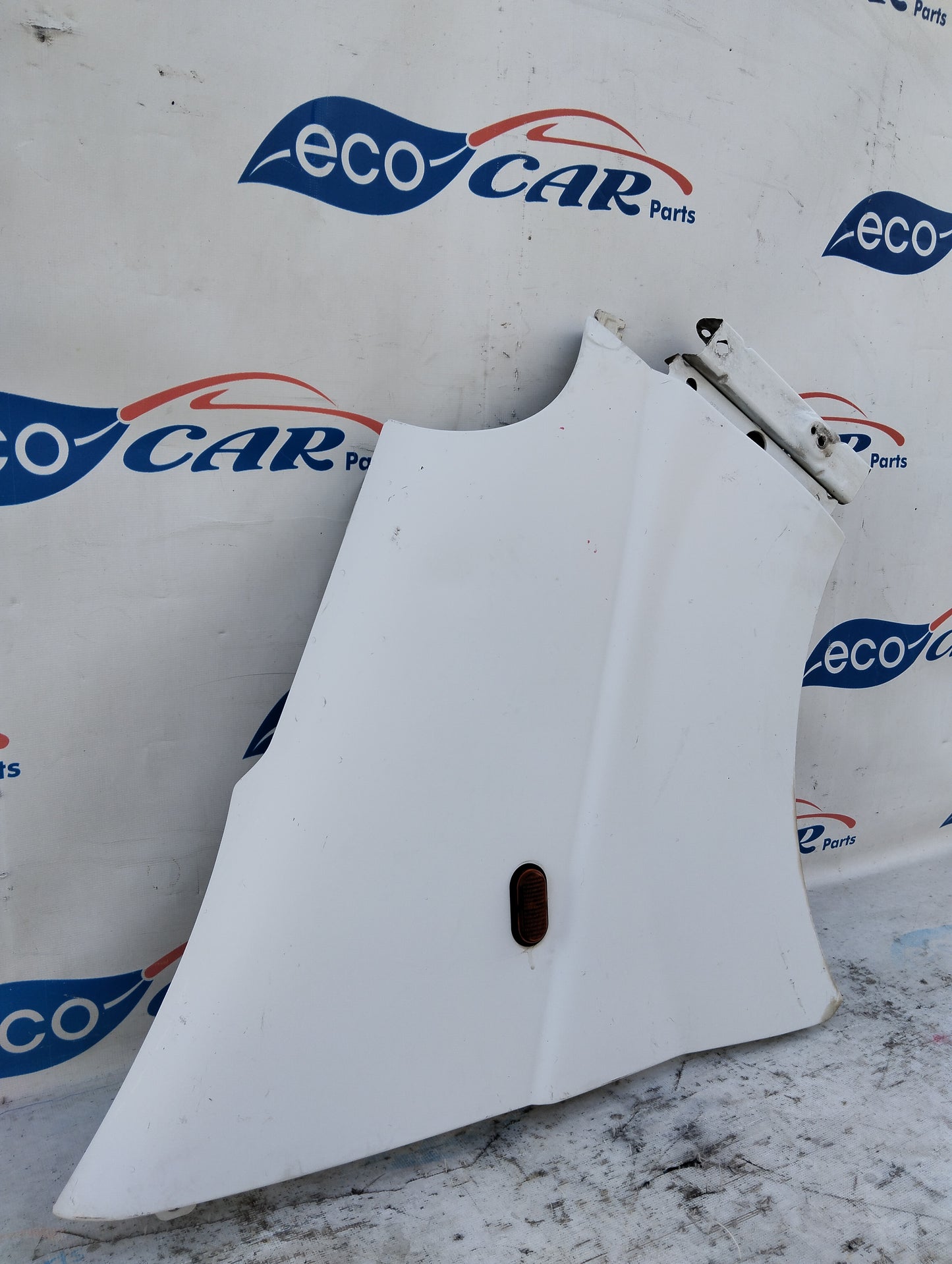 Right fender Opel Vivaro white 2005 ecoAG5467