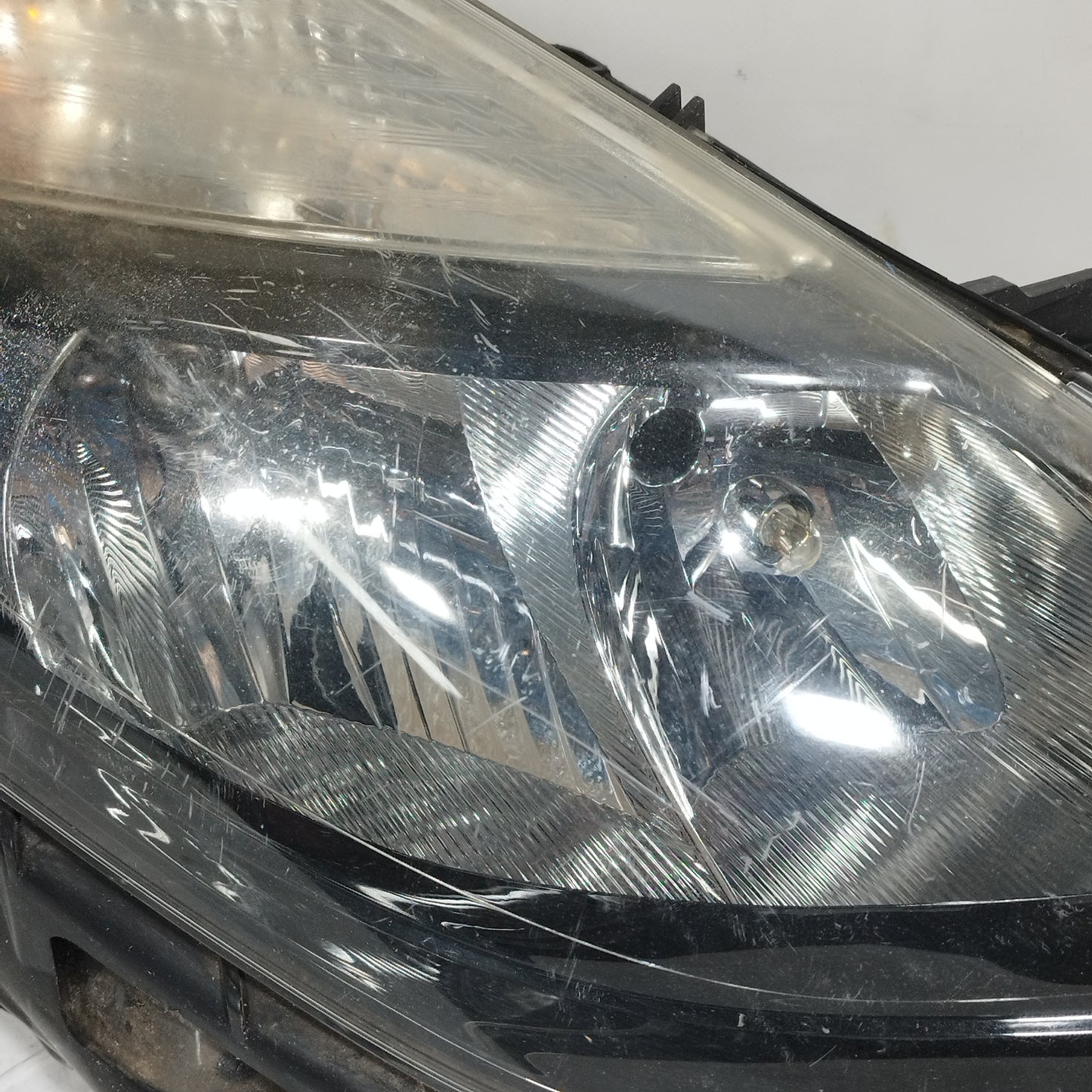 Fanale anteriore dx Renault Clio 2009-2012 Restyling cod: 8200892498 ecoAC15125