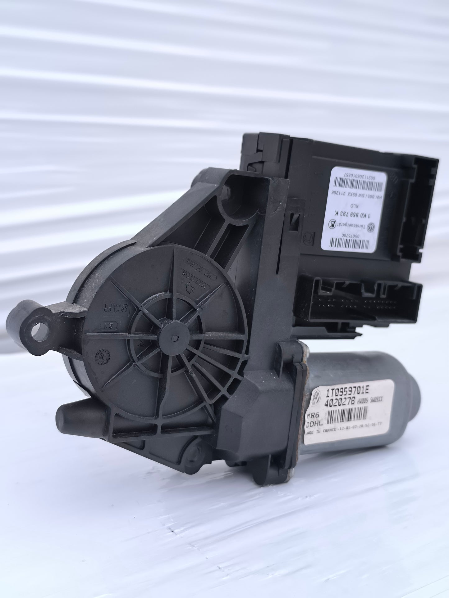 Motorino alzacristalli anteriore sx Volkswagen Golf 5 / Touran 2003-2010 cod: 1K0959793K ecoAG8359