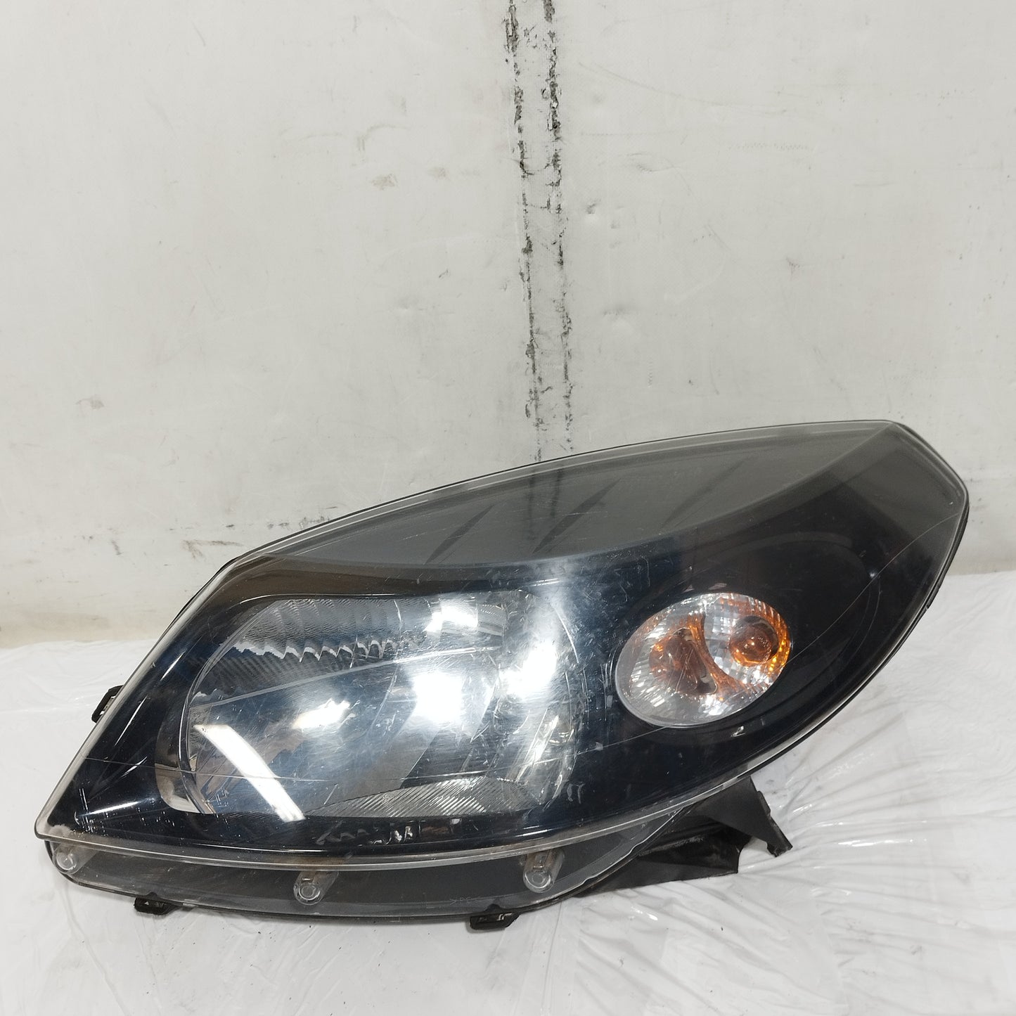 Fanale anteriore sx Dacia Sandero I 2009-2012 cod: 260602914R ecoAC16462