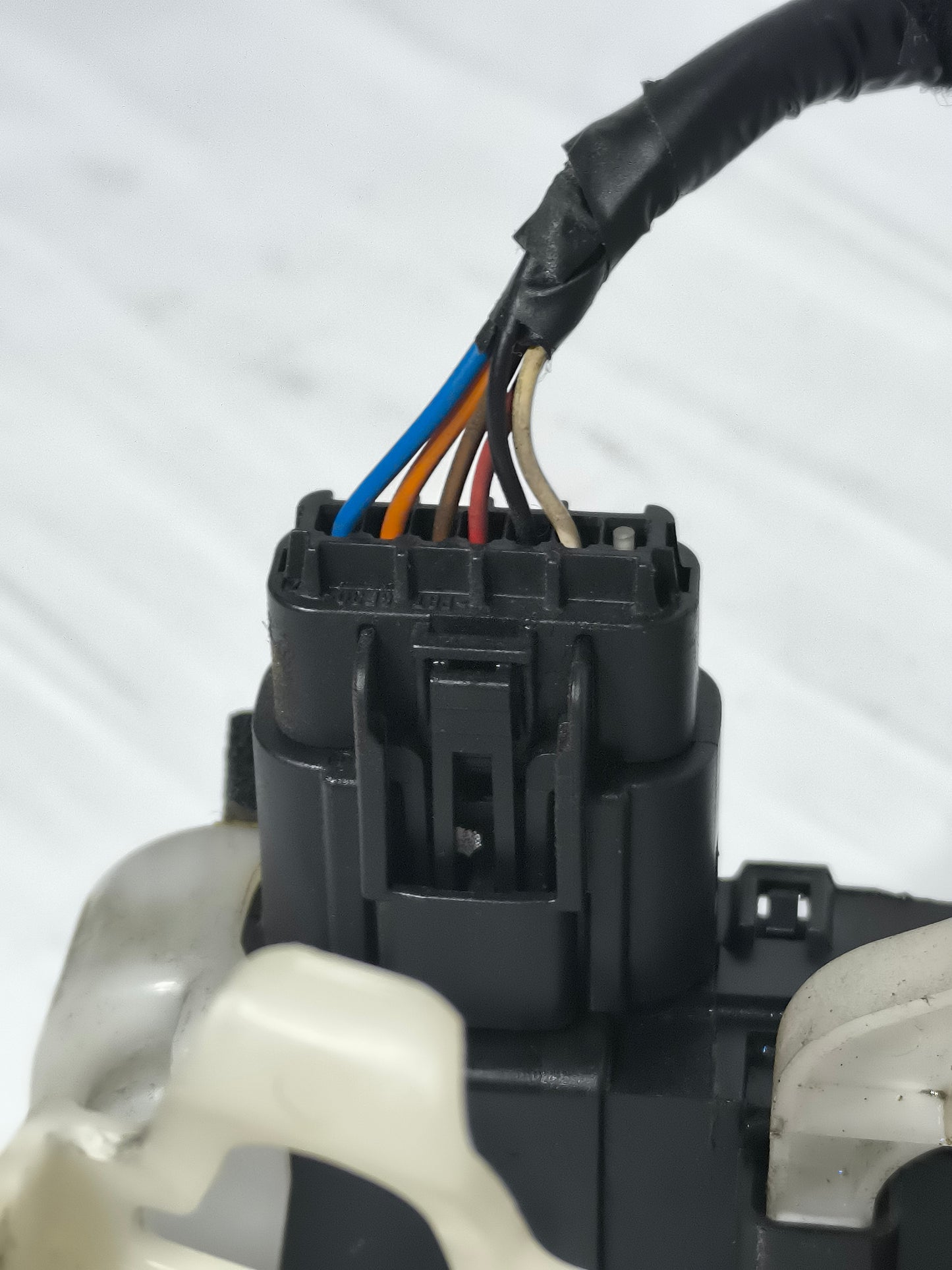 Serratura anteriore destra completa di maniglia interna Hyundai ix35 Cod.81320-2y000 ecoAG6801