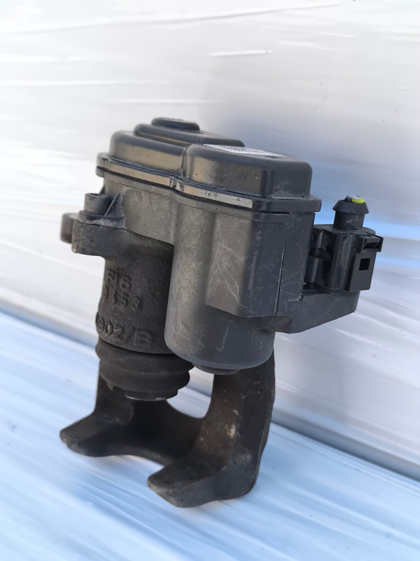 Pinza freno elettrica posteriore sx Nissan Qashqai anno 2013 1.5 DCI cod: 32353311C ecoAG8318